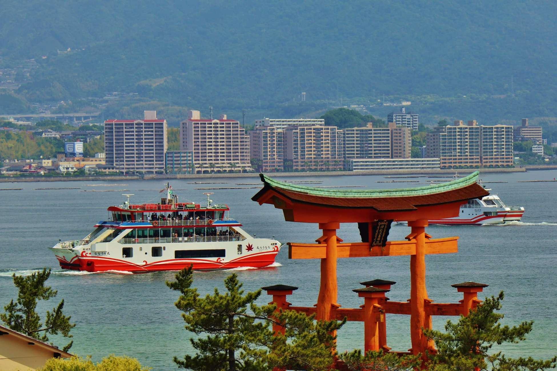 Hiroshima & Miyajima Private Day Tour from Kansai
