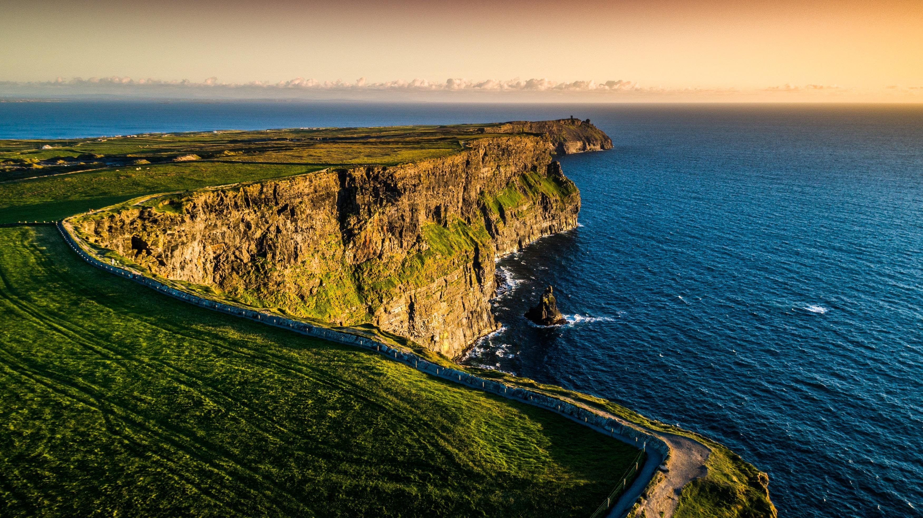 Dublin to Cliffs of Moher, Ennis & Limerick Day Tour
