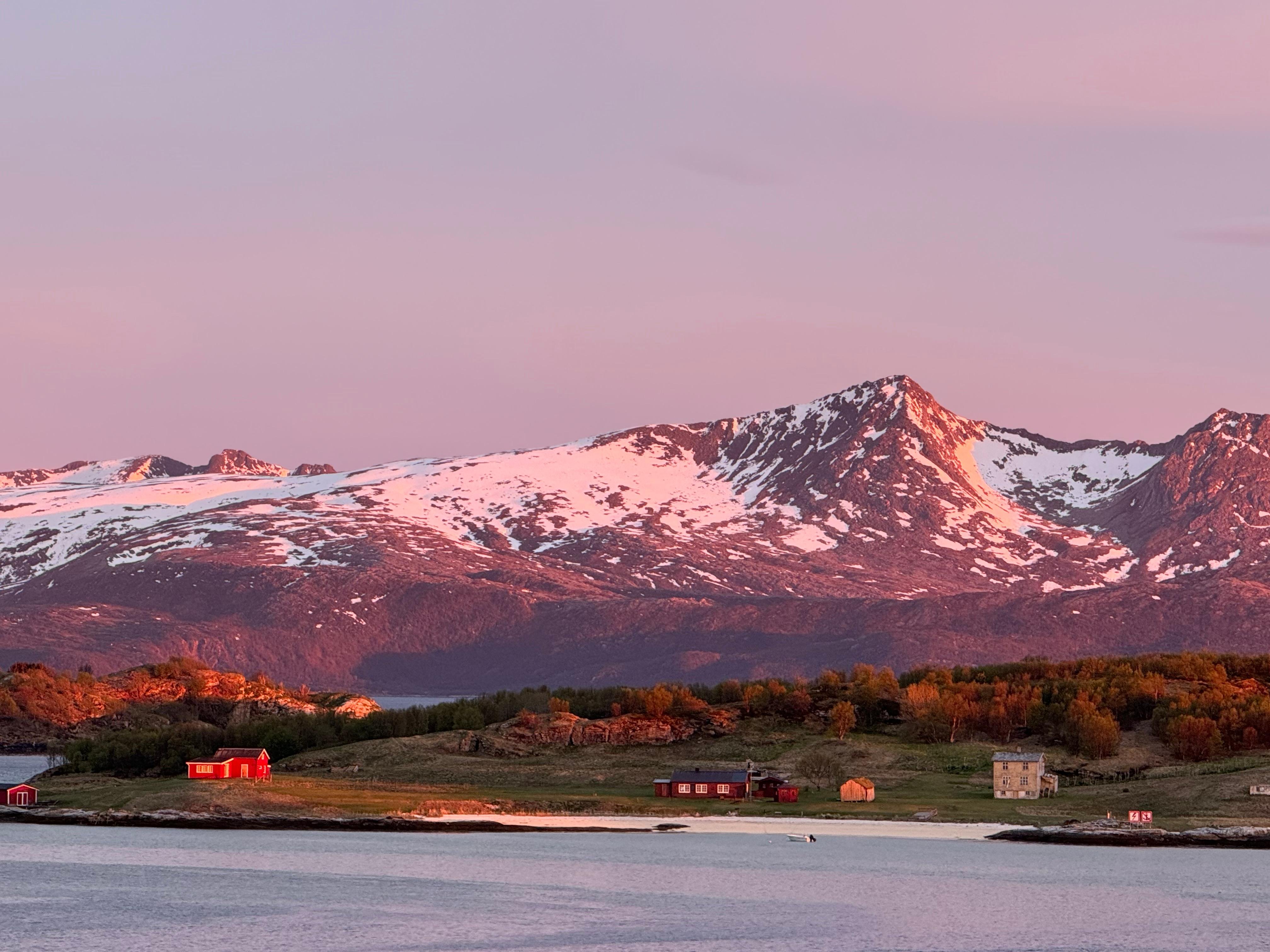Sommarøy midnight sun tour — small-group fjord photo stops near Tromsø at midnight — image 10