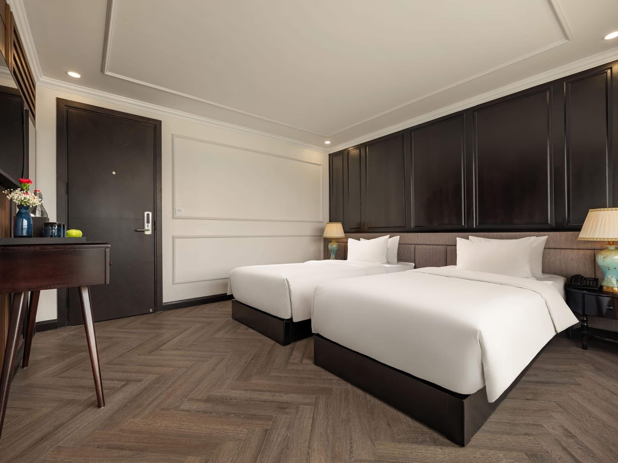 Hanoi: 2-Day Lan Ha & Halong Bay 5-Star Cruise with Private Balcony