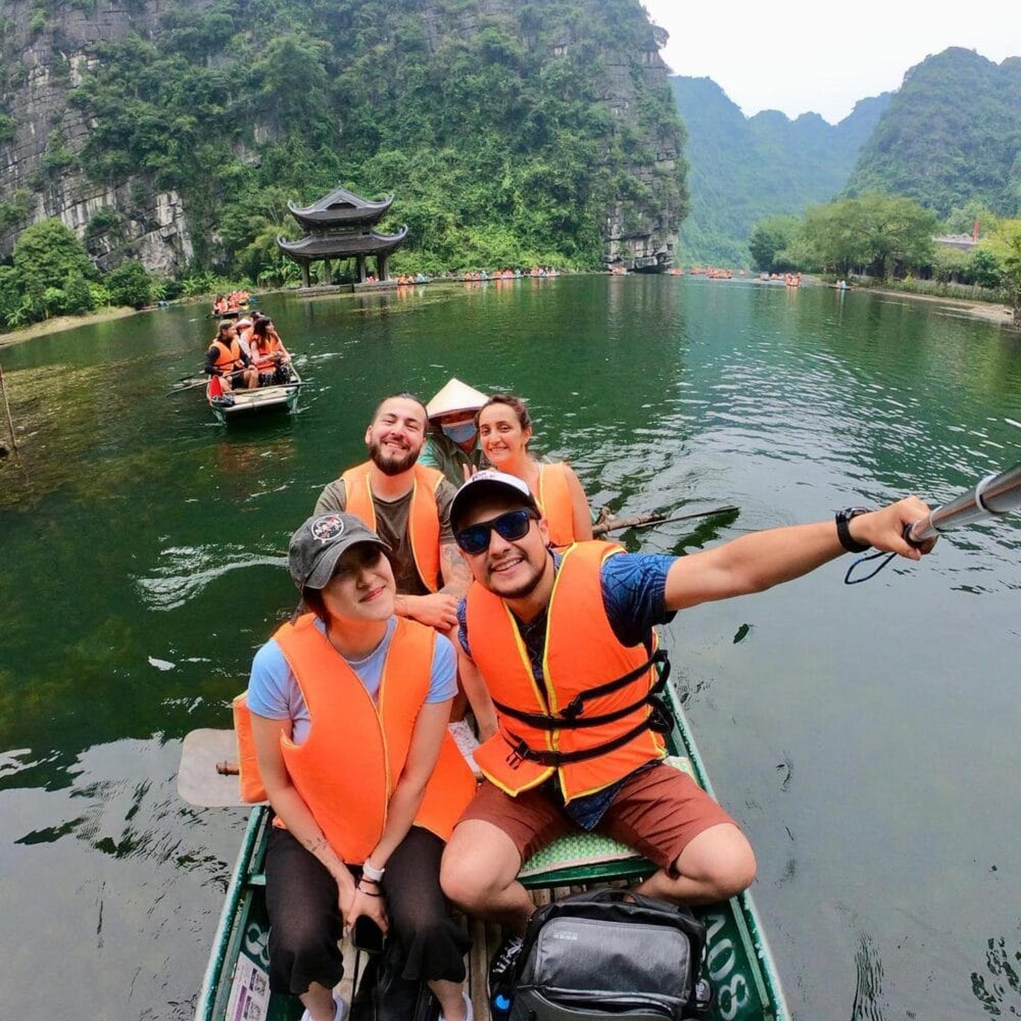 Ninh Binh Private Full-Day Tour: Bai Dinh, Trang An & Mua Cave