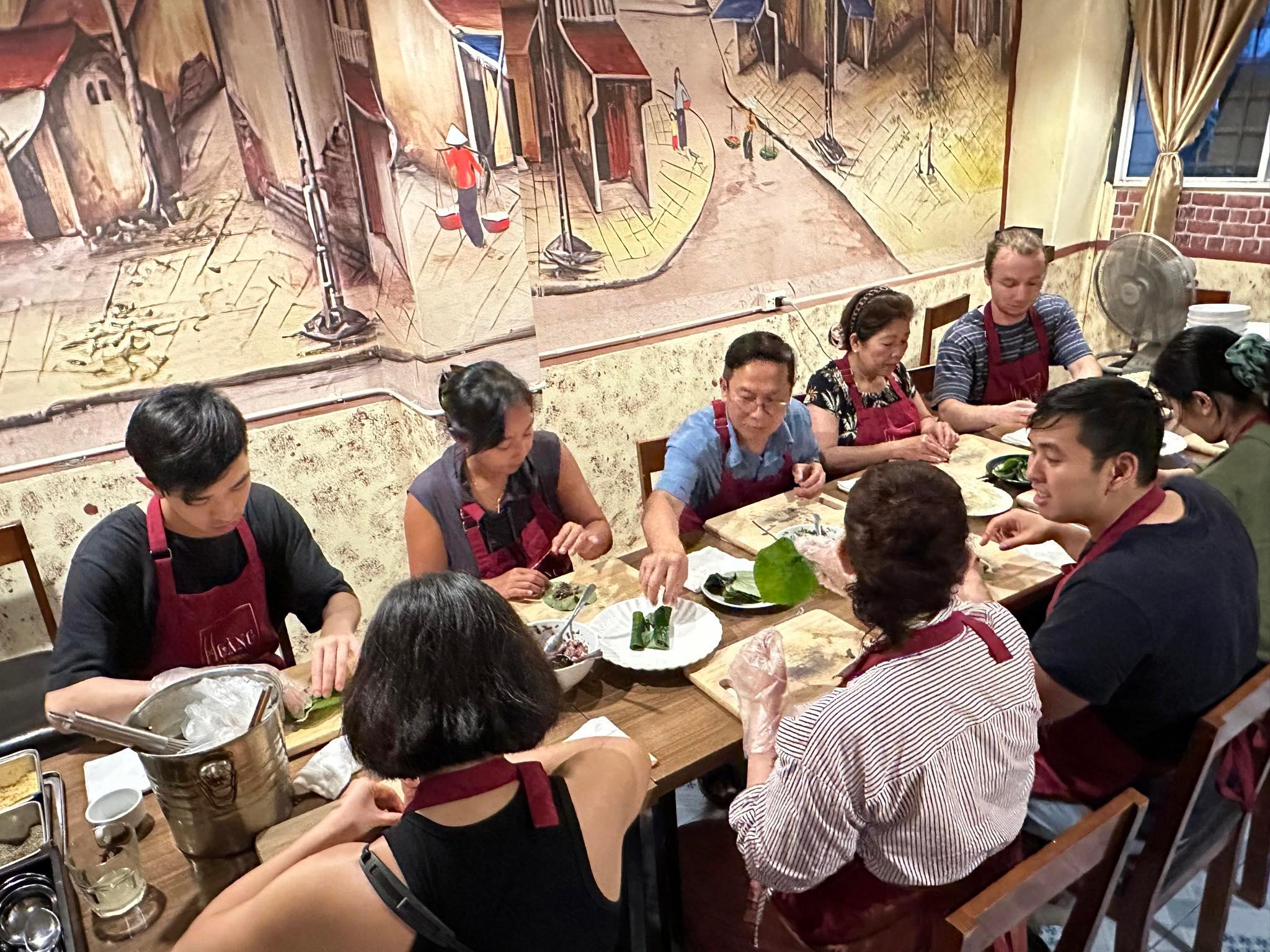 Authentic Vietnamese Cooking Class with Market Tour