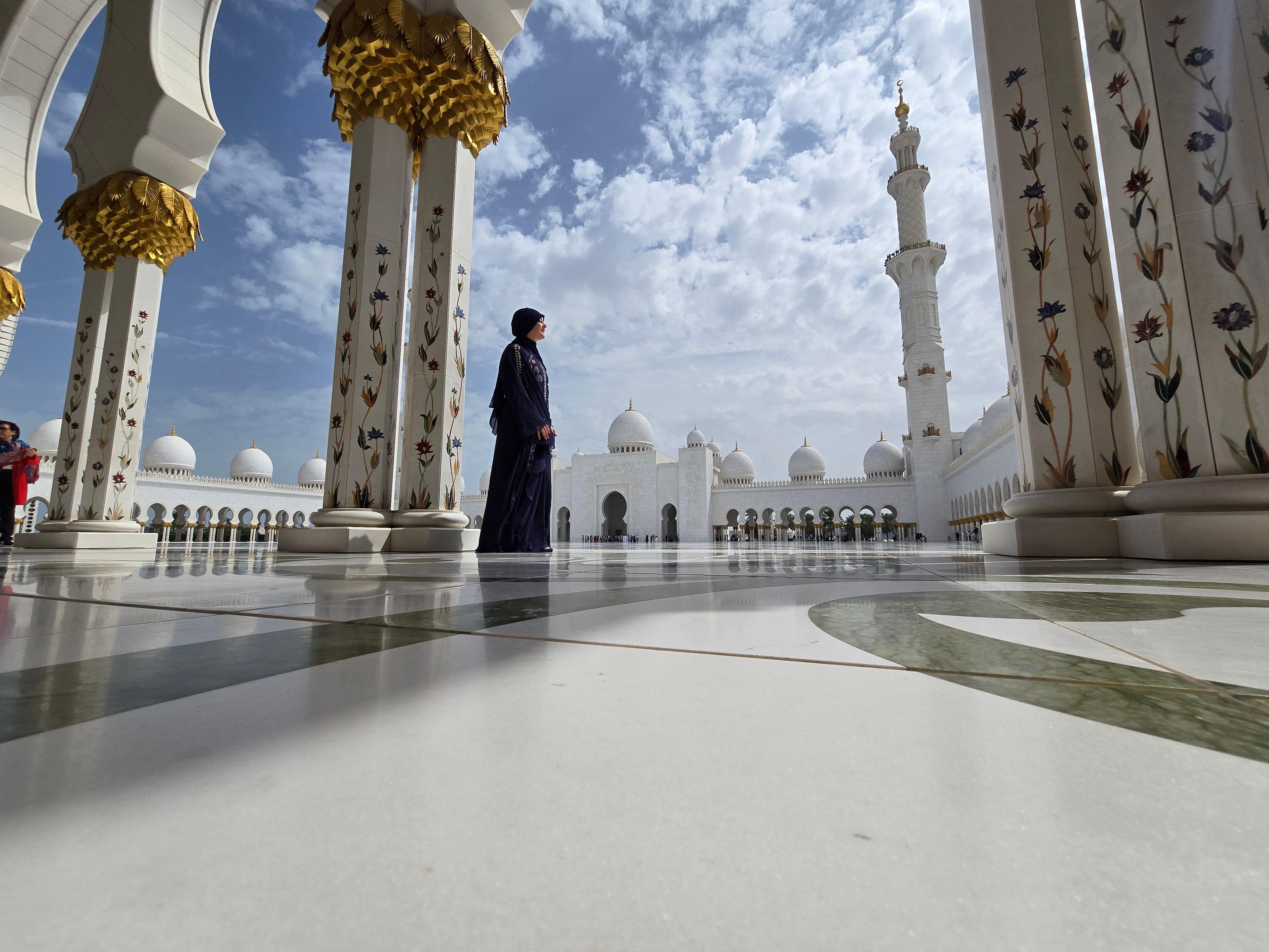 Abu Dhabi Day Trip from Dubai with Warner Bros. World Ticket