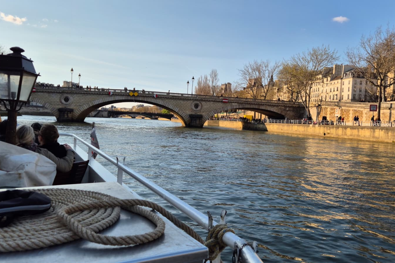 Paris Evening Seine River Cruise with Champagne