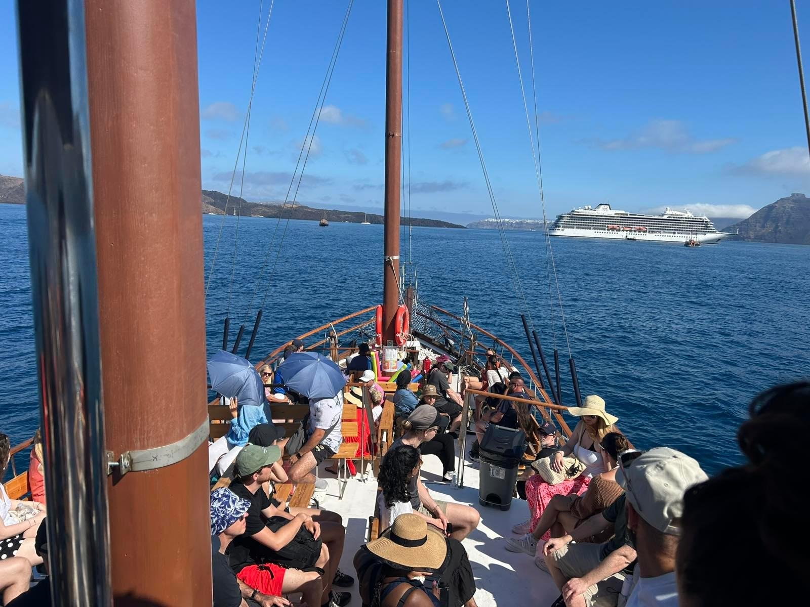 Santorini Volcanic Islands & Hot Springs Boat Cruise