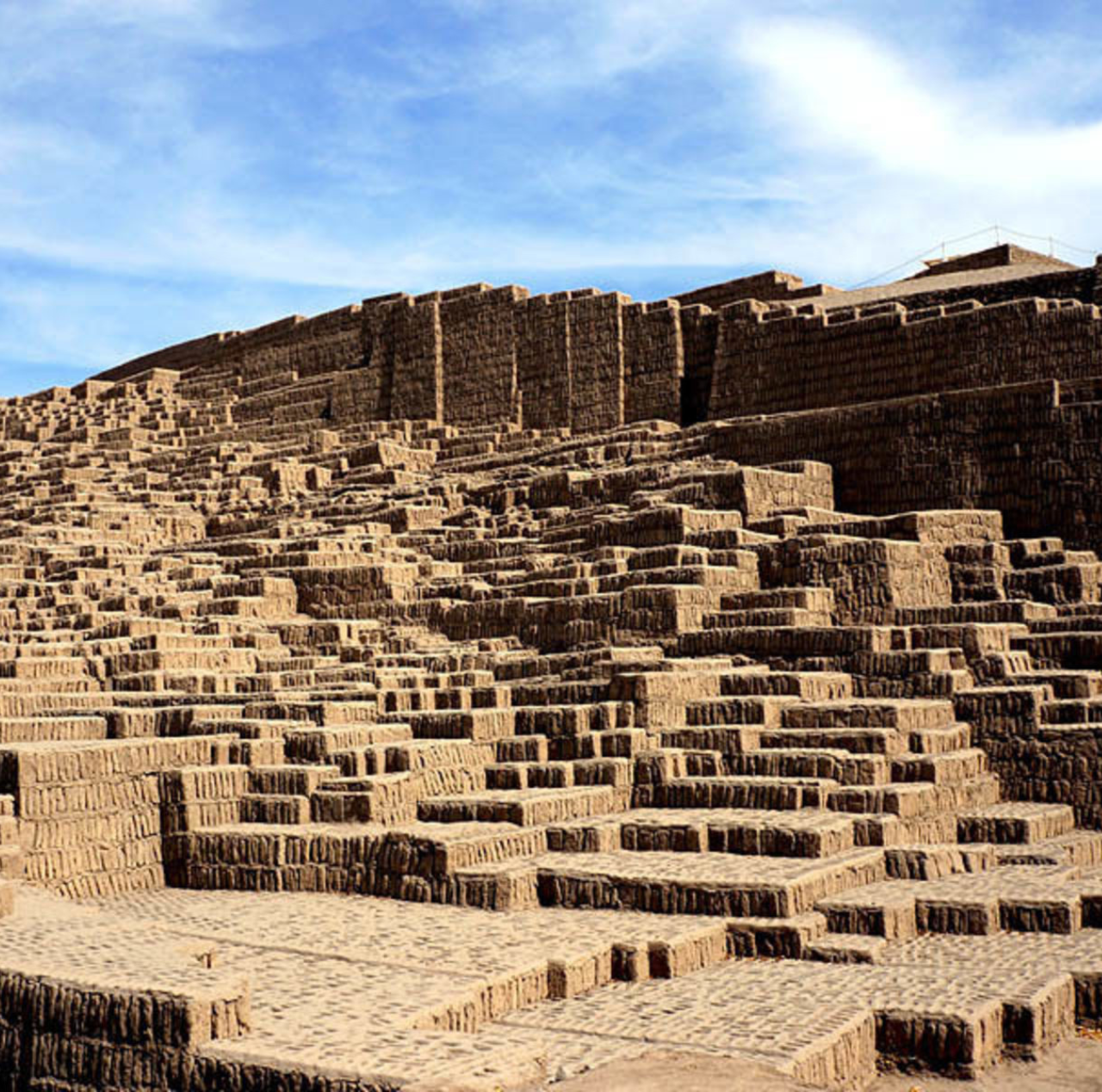 Lima Heritage Tour: Huaca Pucllana & Larco Museum
