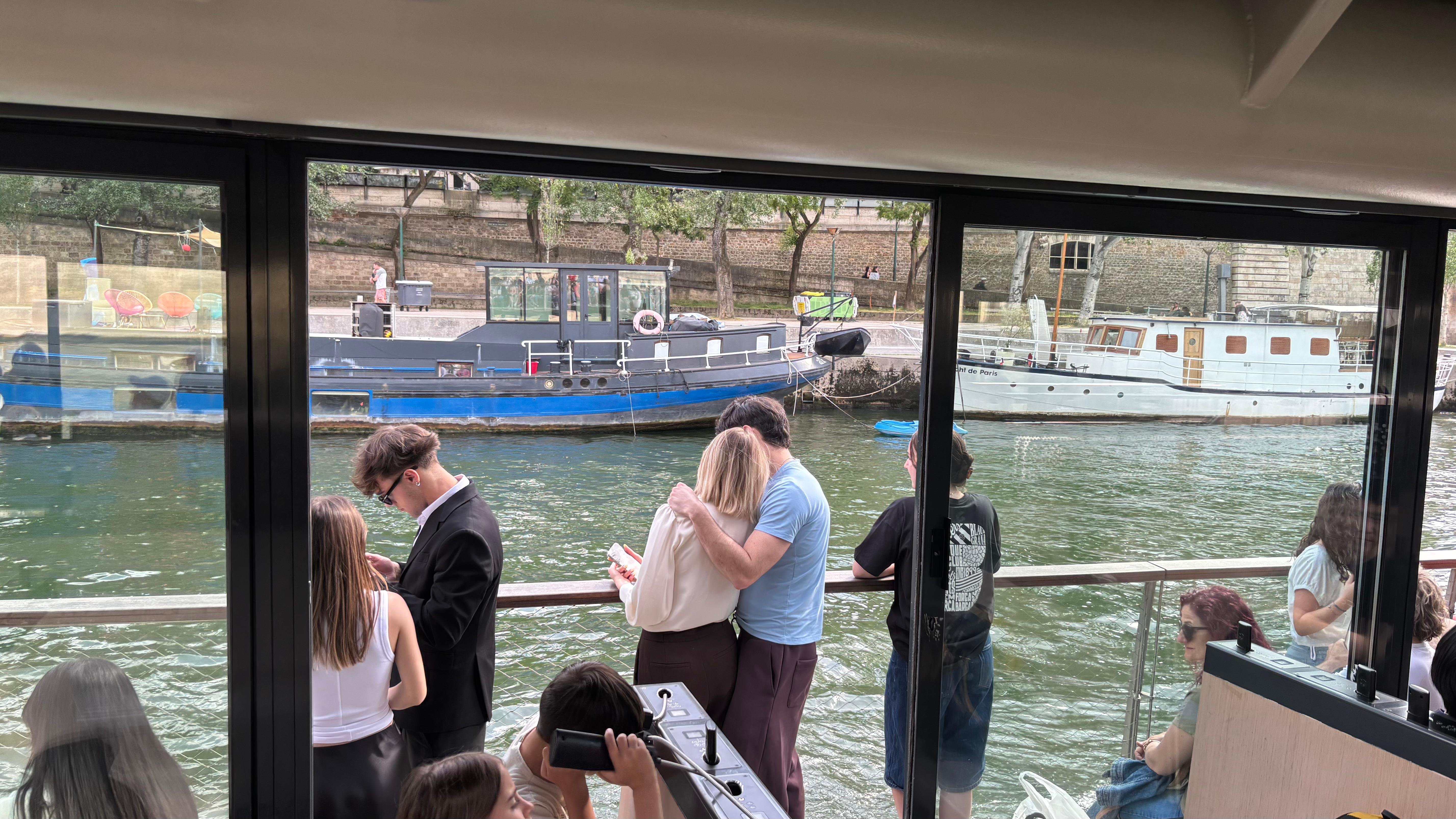 Paris: 1-Hour Seine River Sightseeing Cruise from the Eiffel Tower