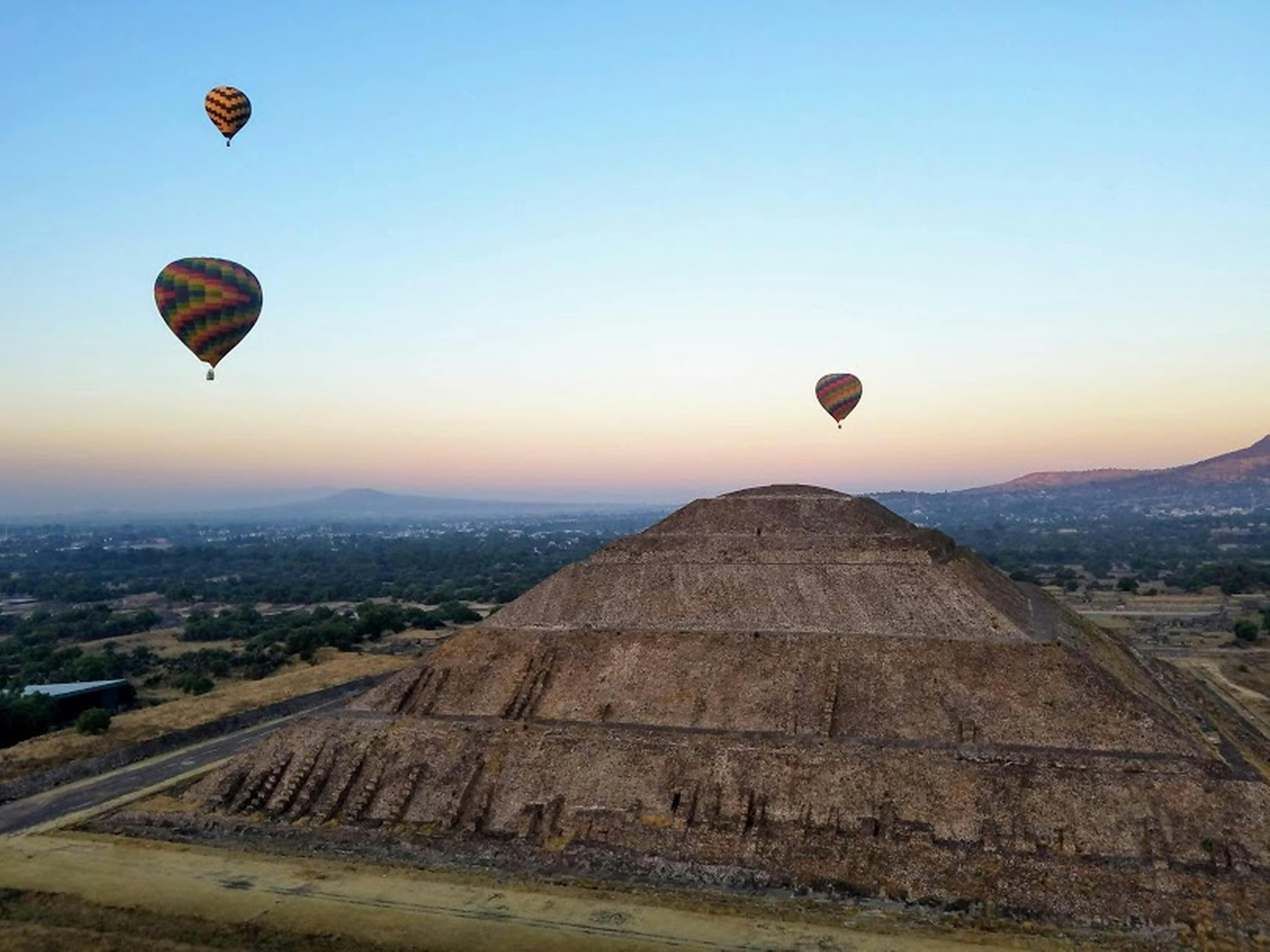 Private Teotihuacan Sunrise Hot Air Balloon Flight