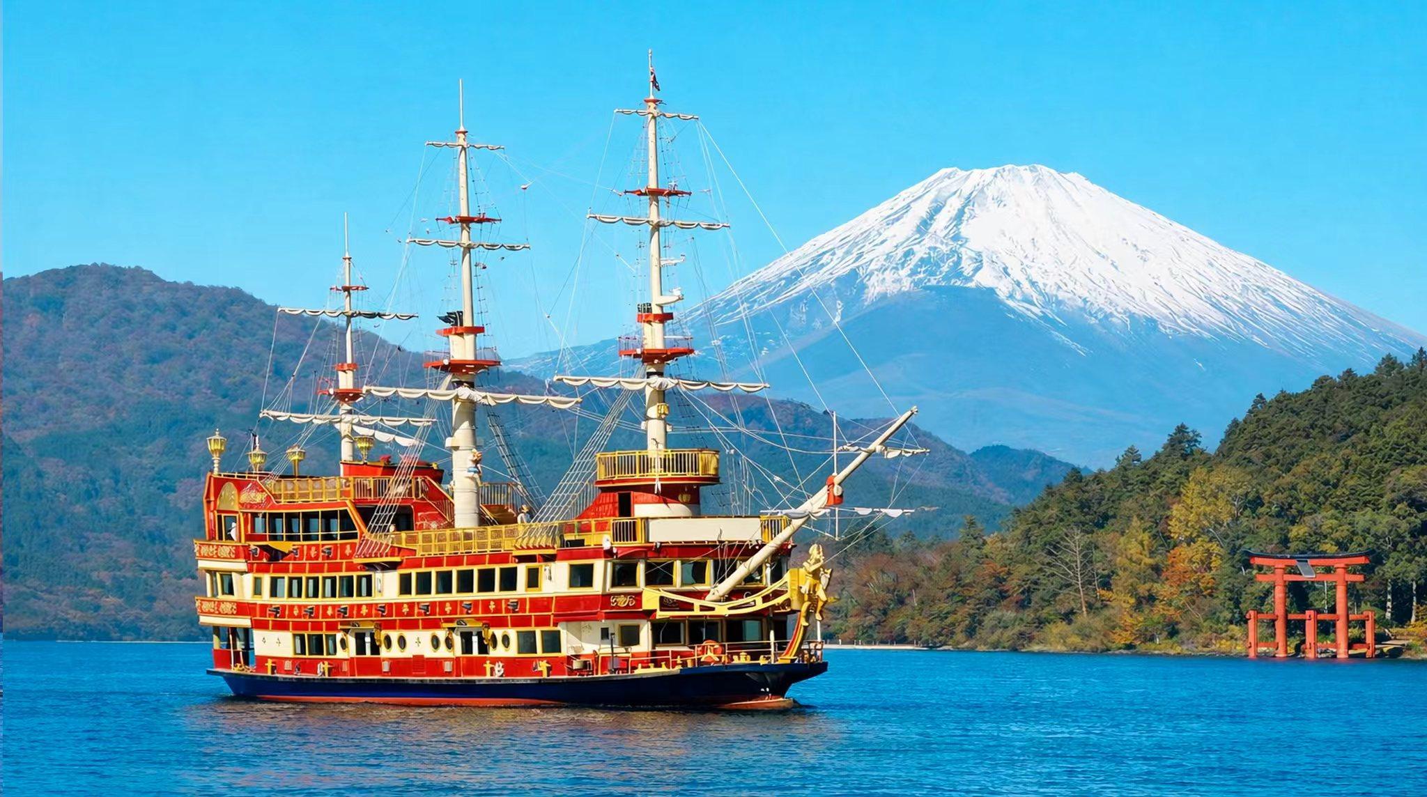 Mt. Fuji, Hakone & Lake Ashi Full-Day Tour with Ropeway & Pirate Ship