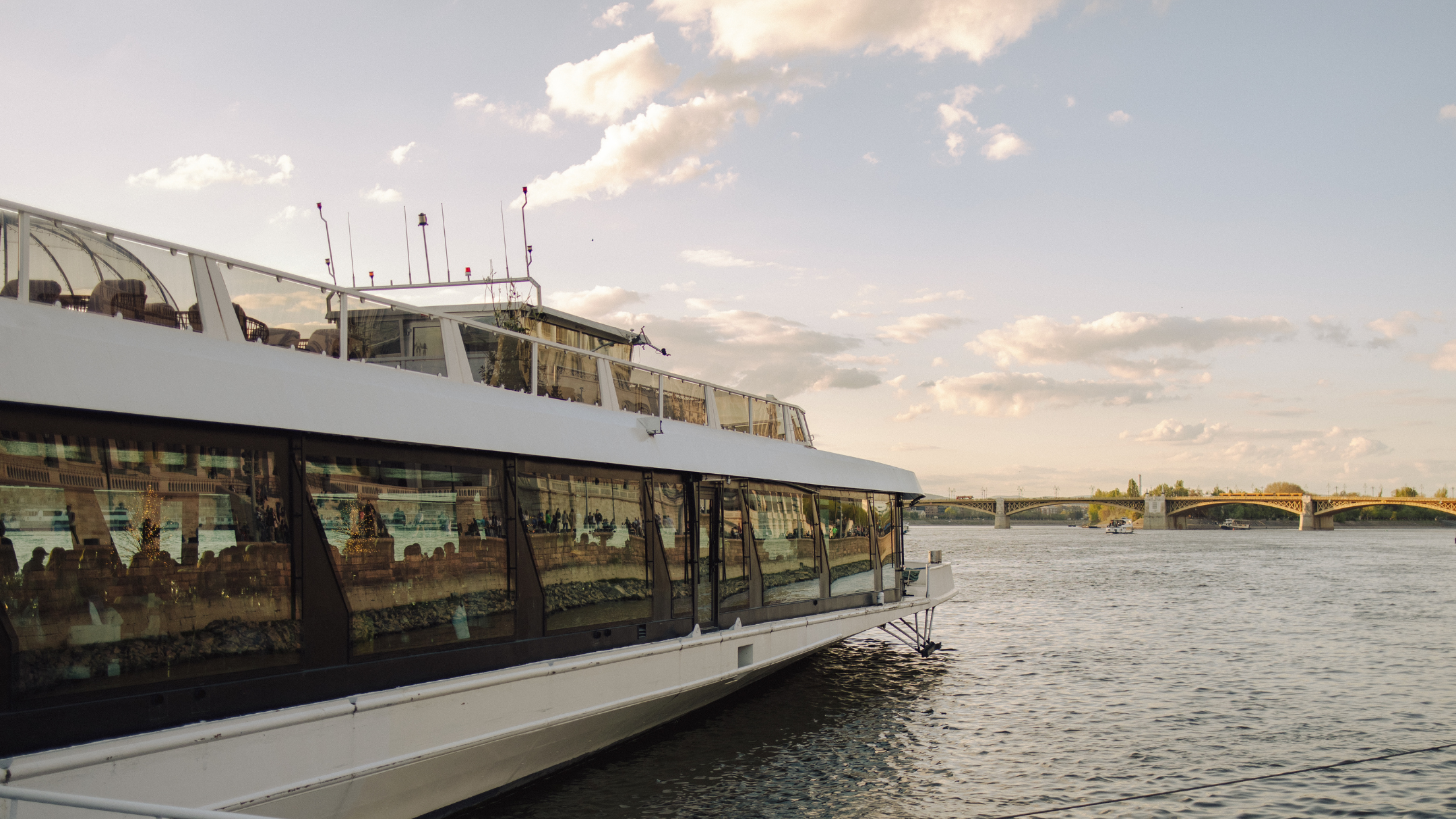 Budapest Dinner Cruise on the Danube — image 23