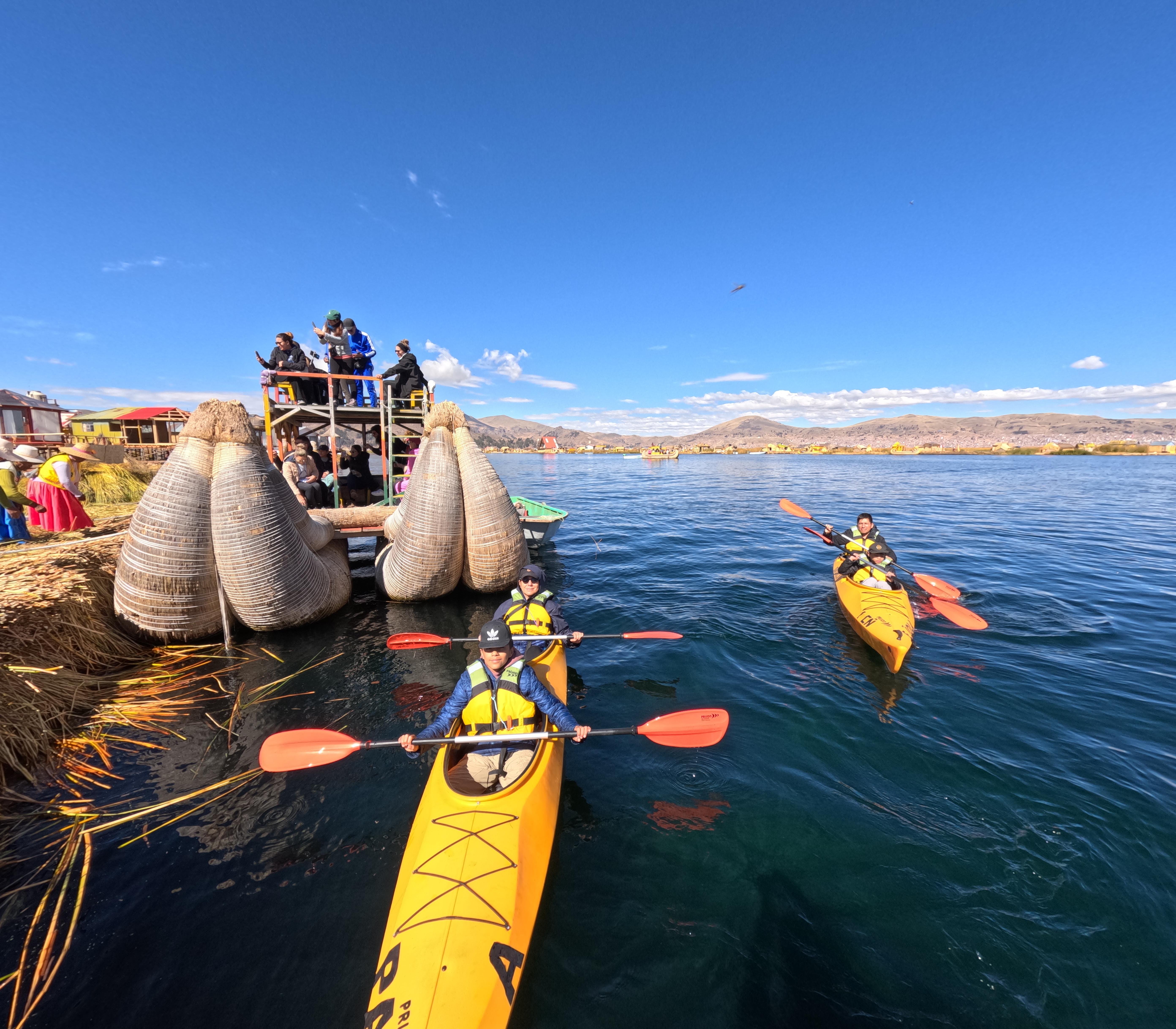 Aventura de Caiaque às Ilhas Uros e Reserva do Titicaca