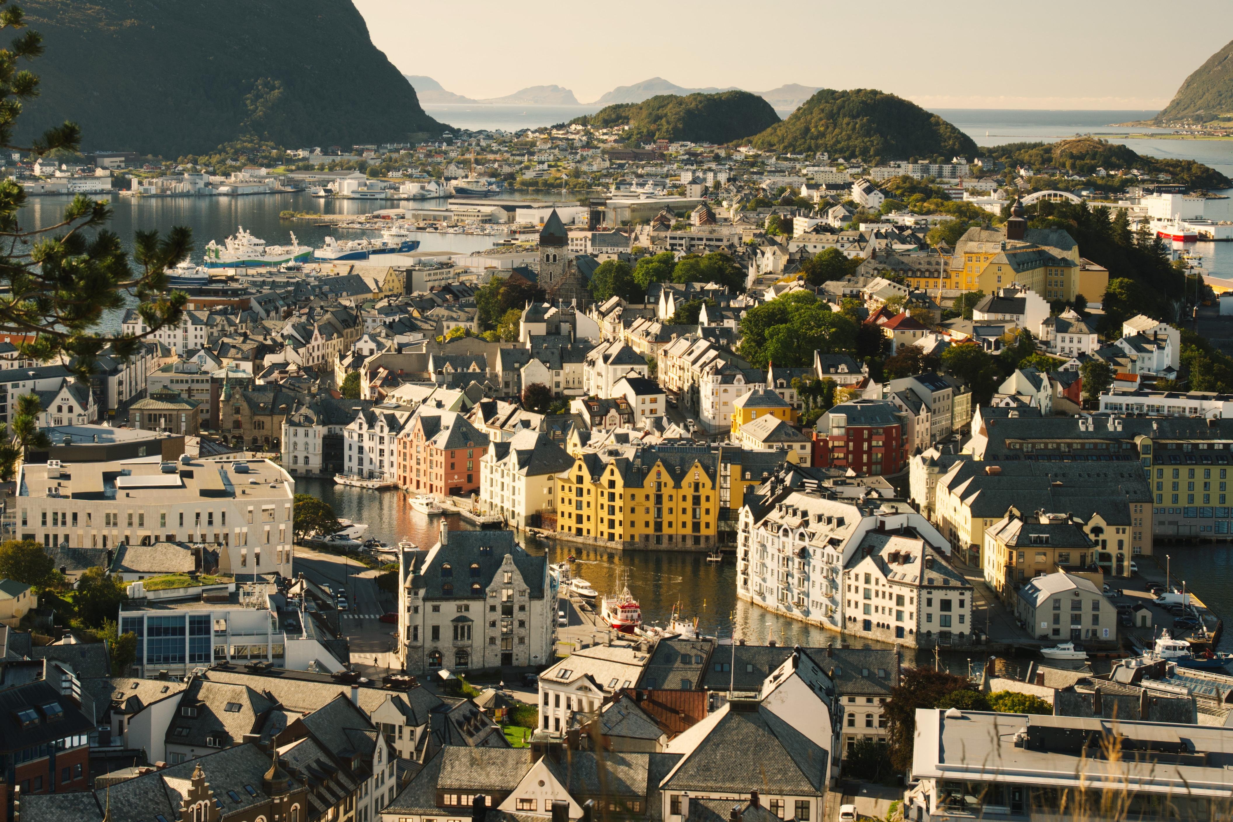 Ålesund Art Nouveau & Coastal Heritage Walking Tour