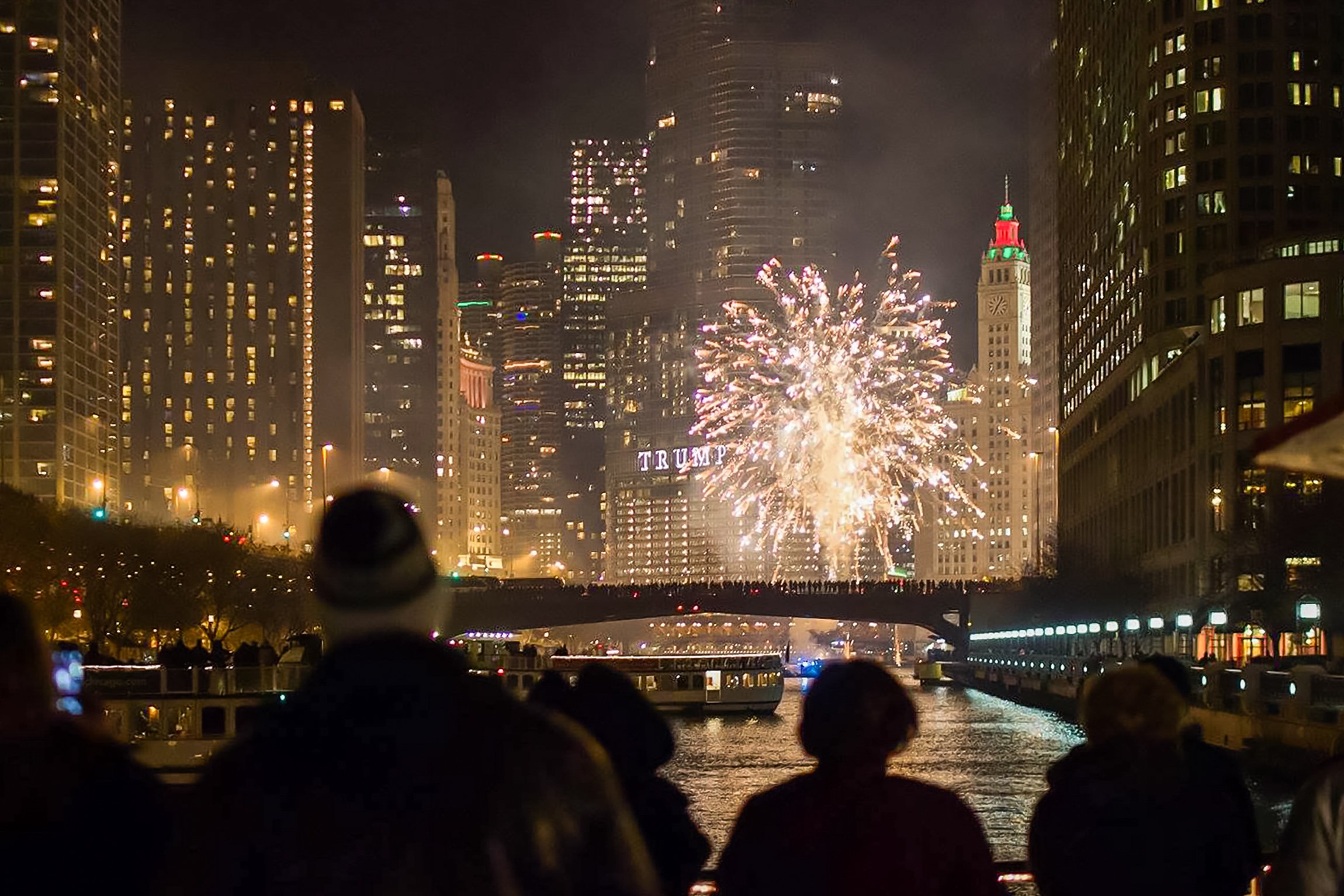 Chicago Navy Pier Fireworks Cruise – Lake or River Options
