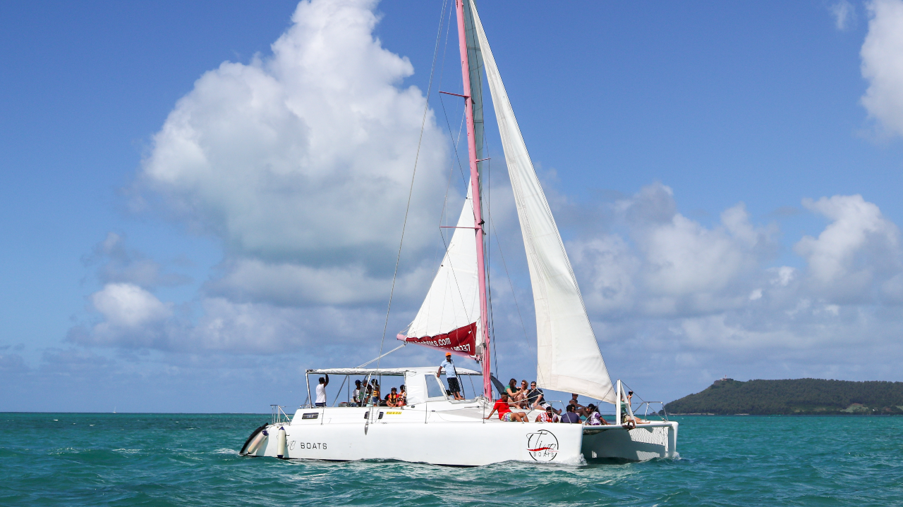 Île aux Cerfs Catamaran Cruise with BBQ Lunch