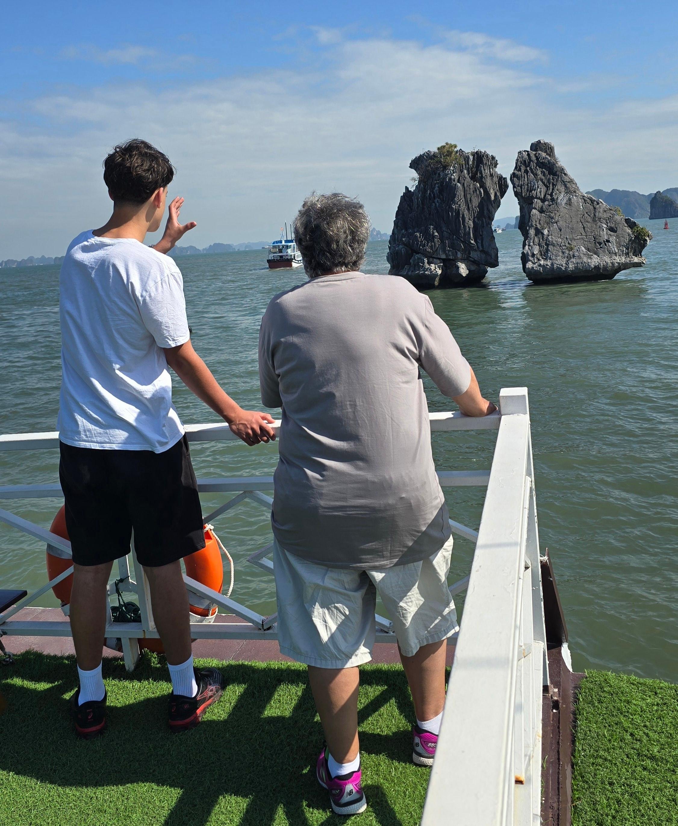 Private Ha Long Bay Full-Day Tour from Hanoi