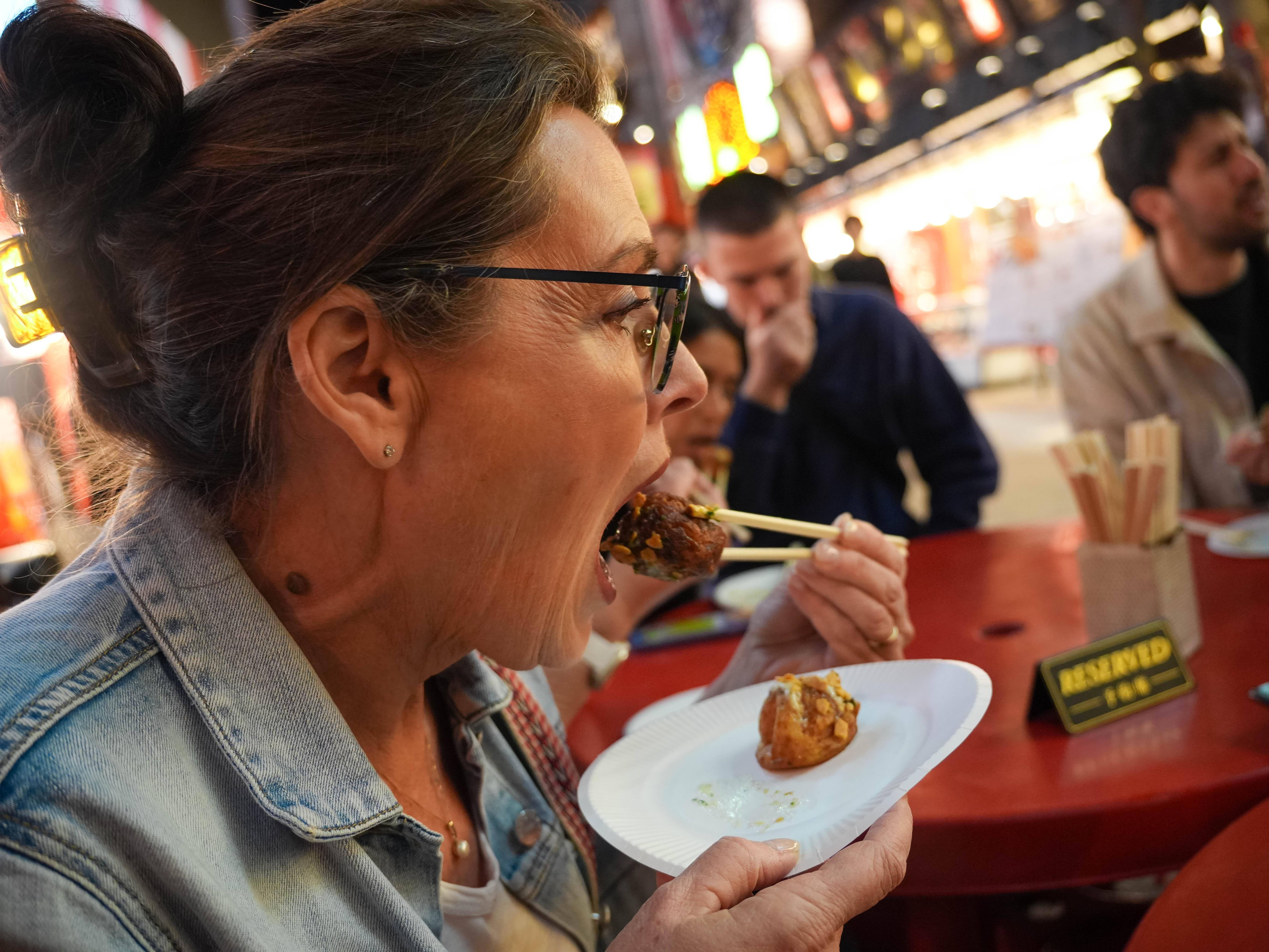 Osaka Street Food Tour: 17 Tastings in Shinsekai