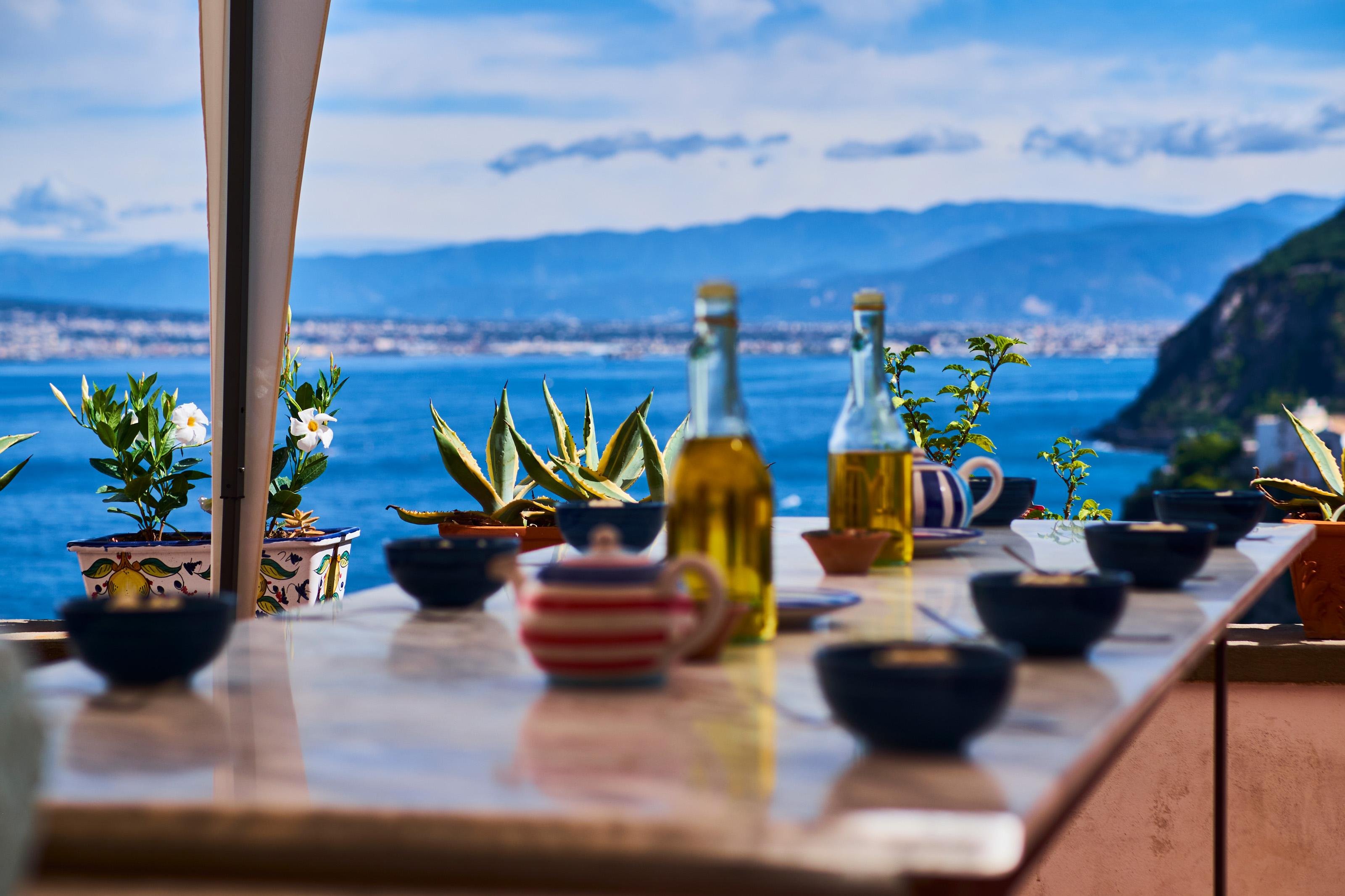 Sorrento Hands-On Cooking Class: Pizza, Pasta & Limoncello