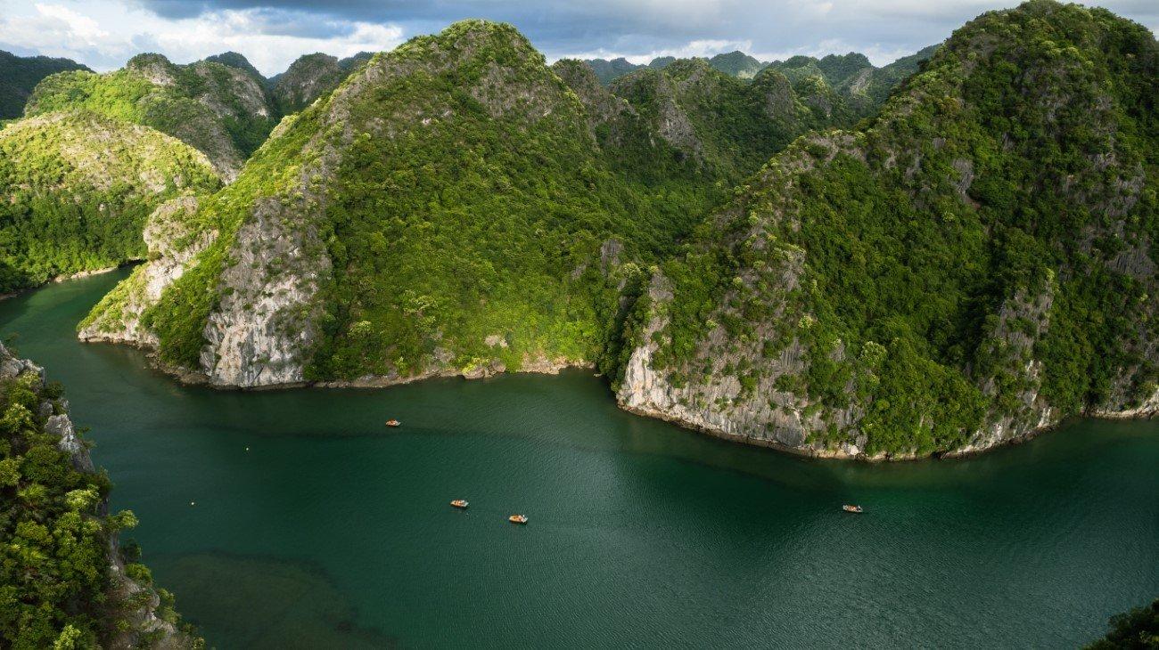 Ha Long & Lan Ha Bay 3-Day Cruise with Private Balcony