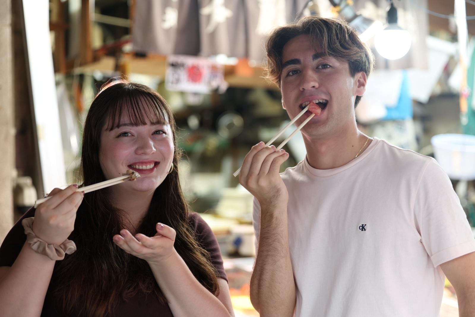 Tokyo: Private Tsukiji Market Food Tour with 3 Tastings