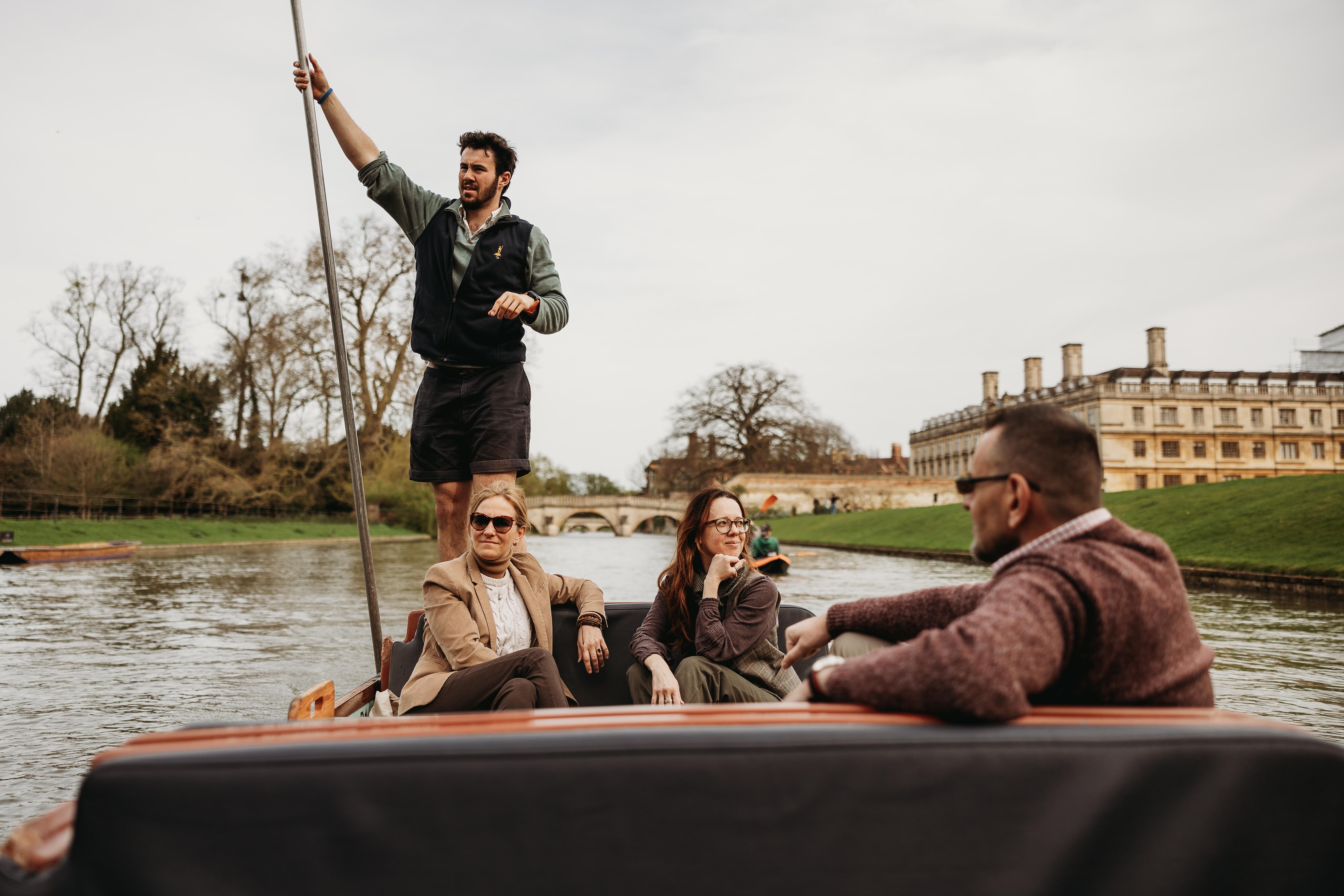 Cambridge: Shared Punting Tour with Guide