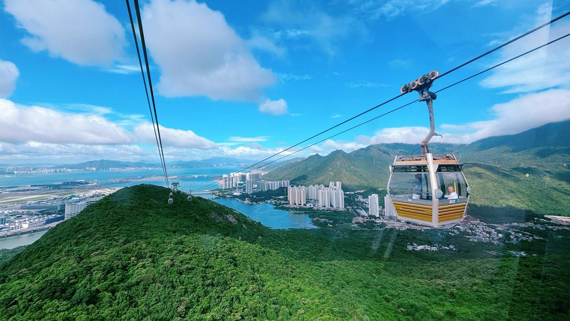 Lantau Island Cable Car & Tai O Village Tour