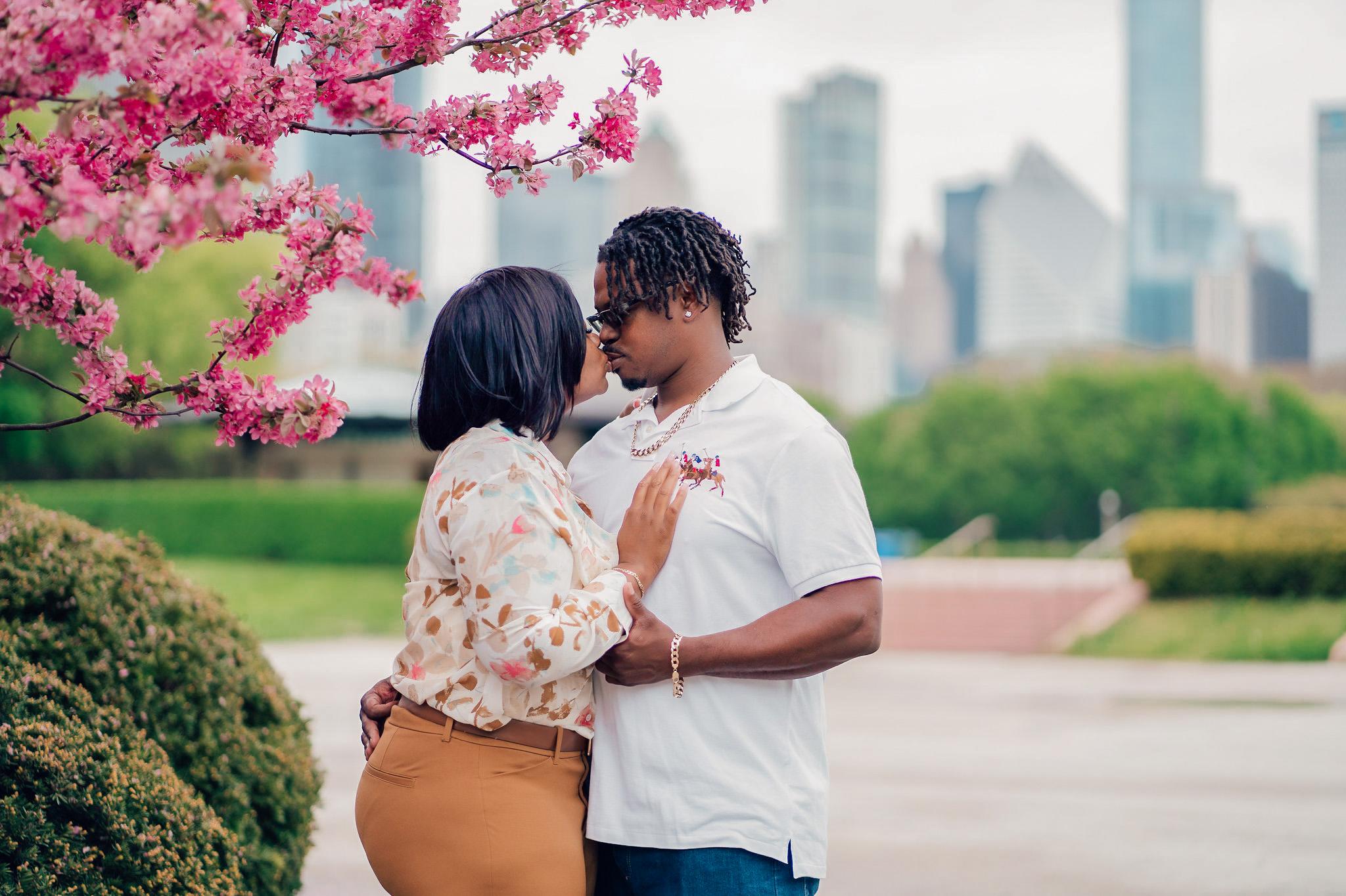 Private Vacation Photoshoot with a Local Photographer in Cleveland