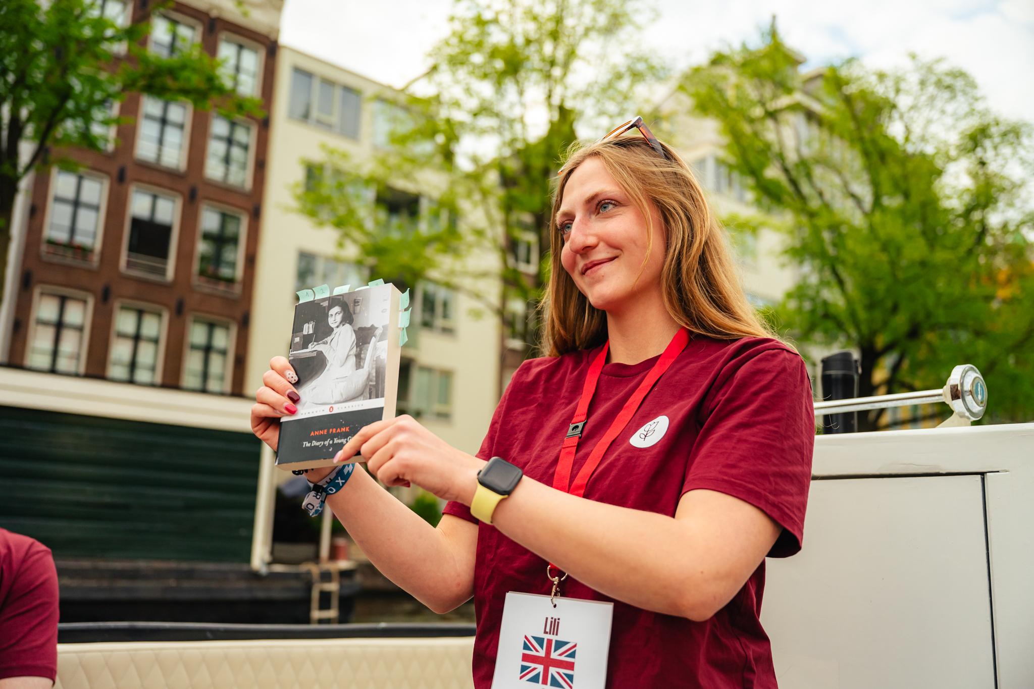 walking tour in Amsterdam — Amsterdam: Anne Frank Canal Cruise through the Jewish Quarter with a Drink - 2026 (Verified Reviews)