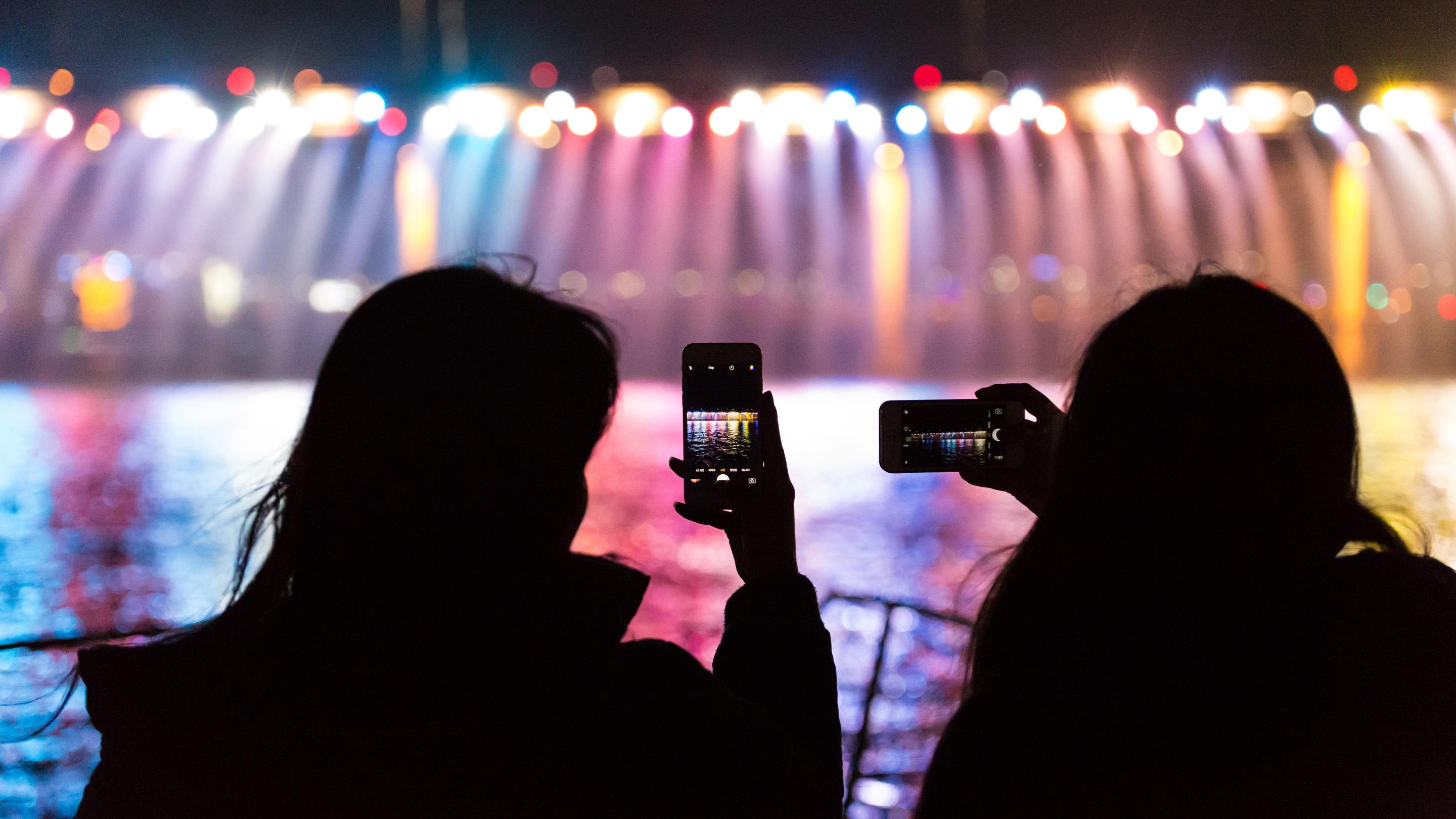 Seoul Han River Rainbow Fountain Limousine Boat Tour
