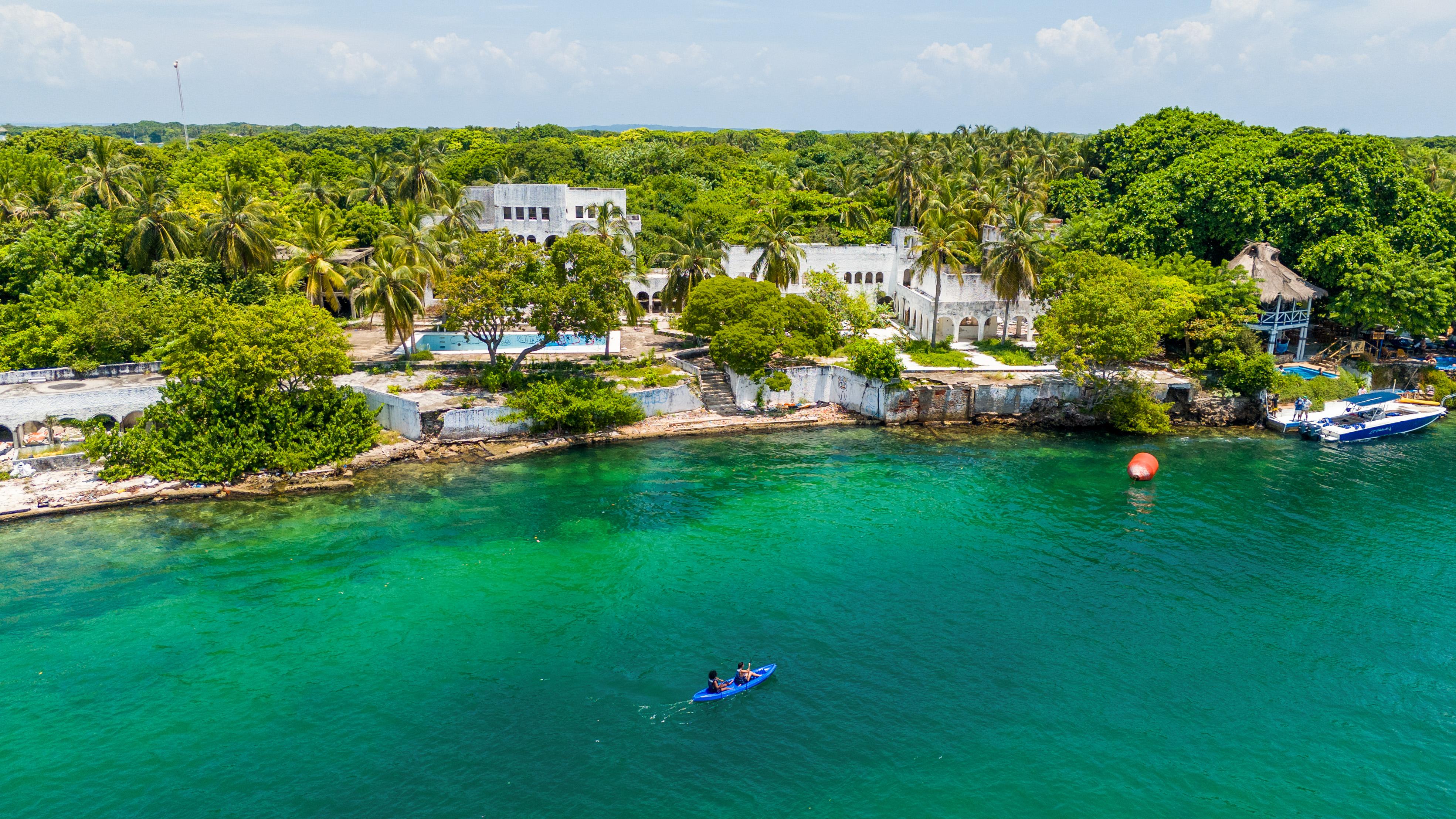 Cartagena Caribbean Explorer: 4 or 5 Island Boat Tour