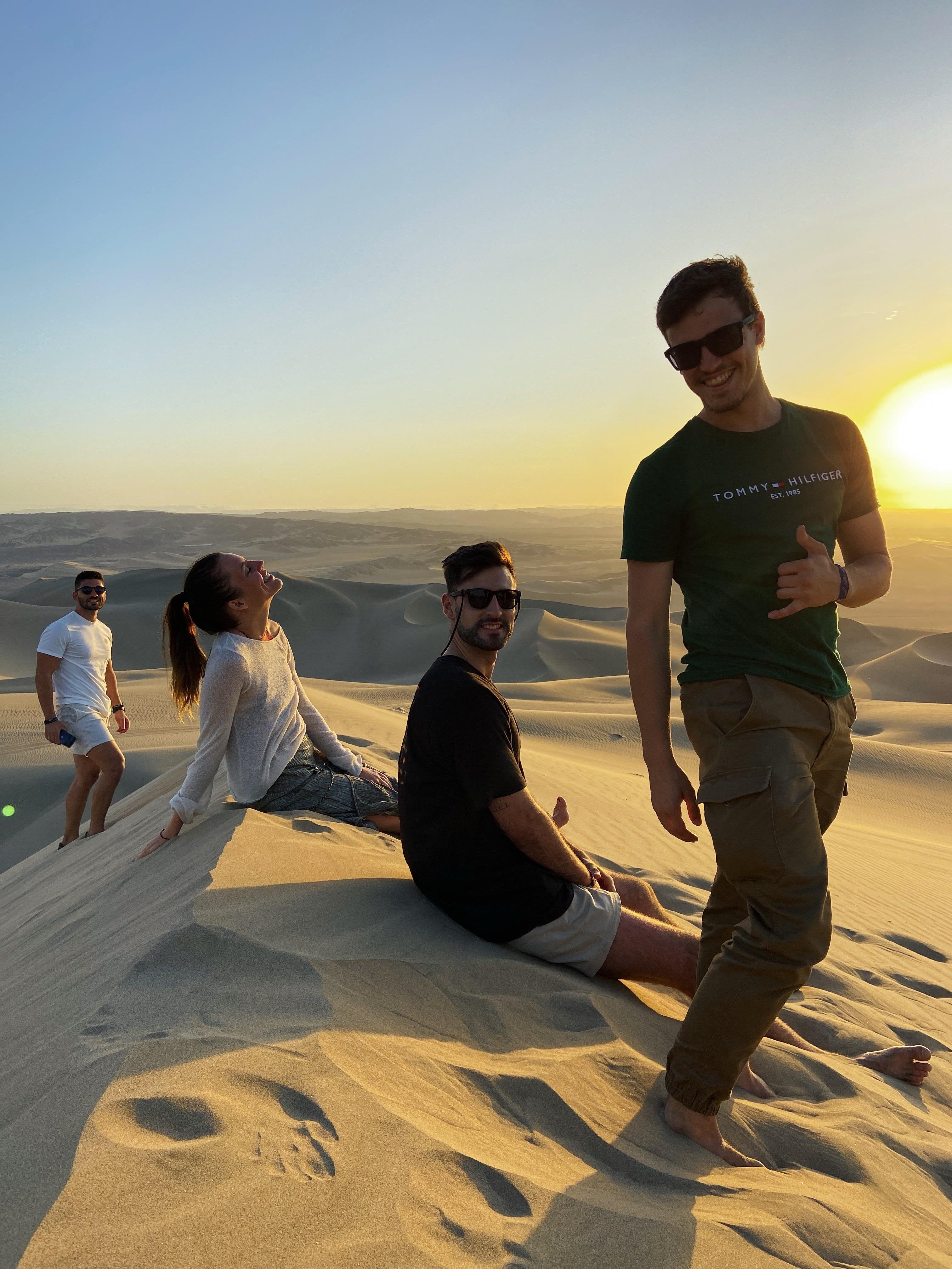 Aventura en Paracas y Huacachina: Islas, Dunas y Puesta de Sol en el Desierto