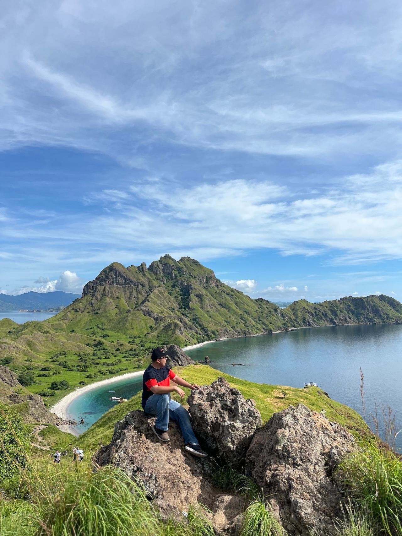 Komodo 6-Island Private Yacht Day Trip with Manta Ray Snorkeling