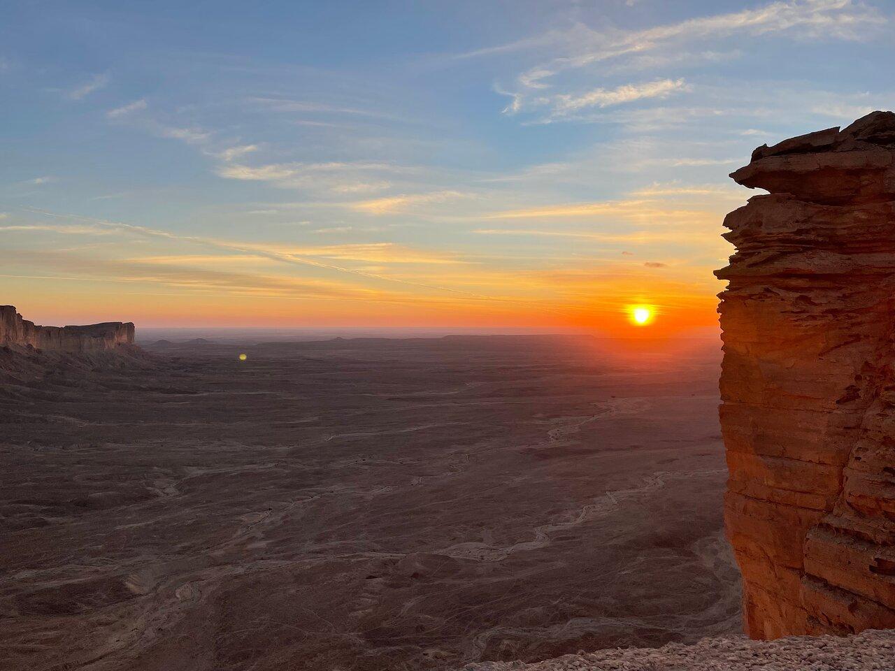 Riyadh: Edge of the World & Bat Cave Adventure