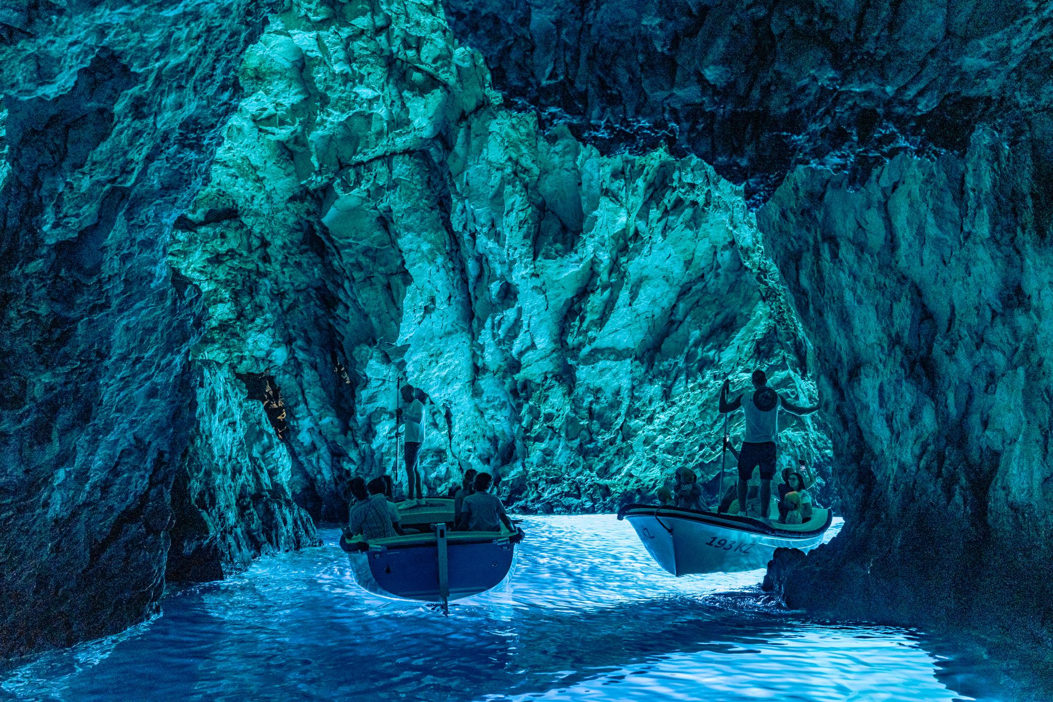 5-Island Speedboat Adventure: Blue Cave, Hvar & Mamma Mia Locations