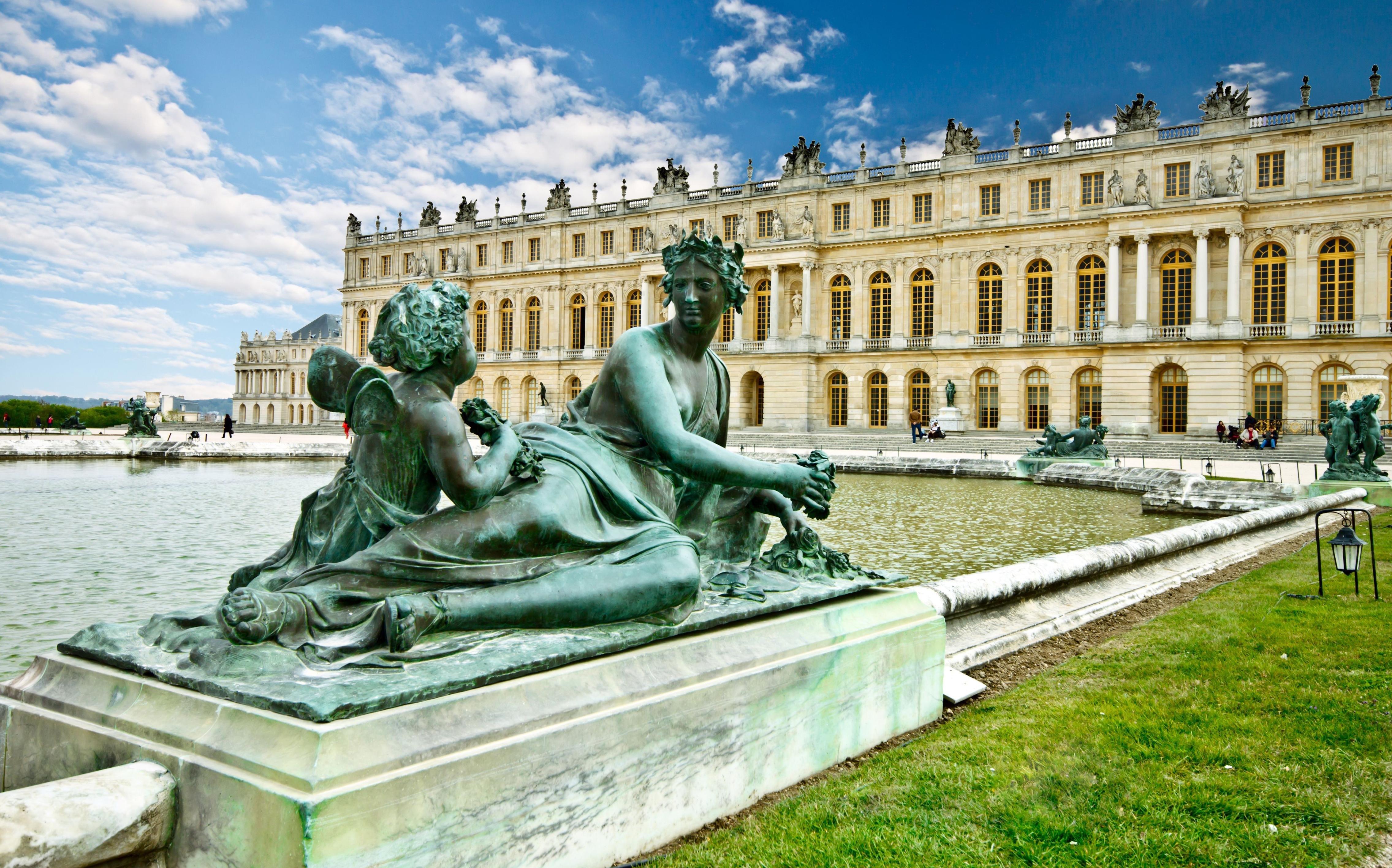 From Paris: Versailles Guided Tour by Deluxe Minibus