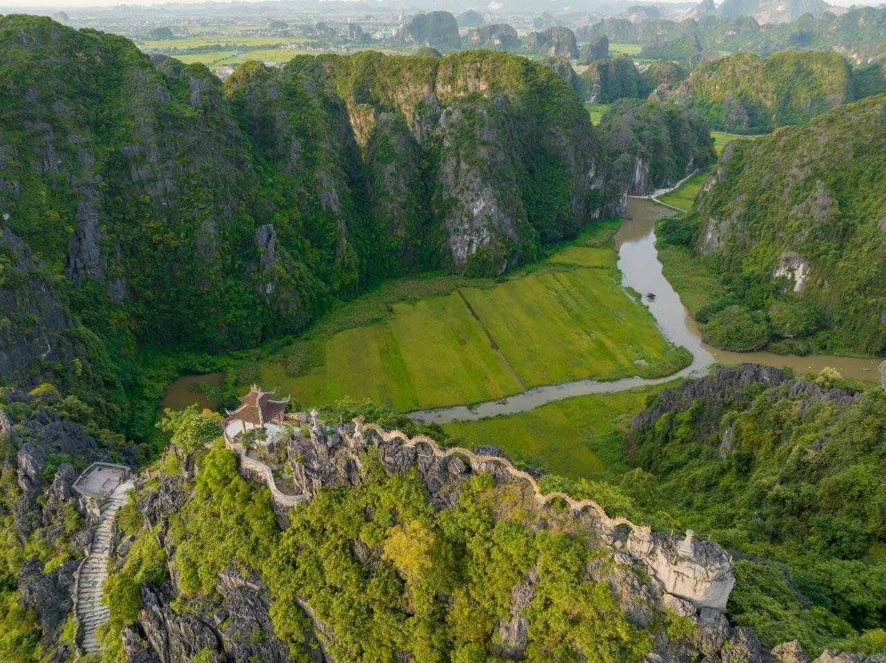 Hanoi to Ninh Binh: Hoa Lu, Trang An & Mua Cave Day Tour