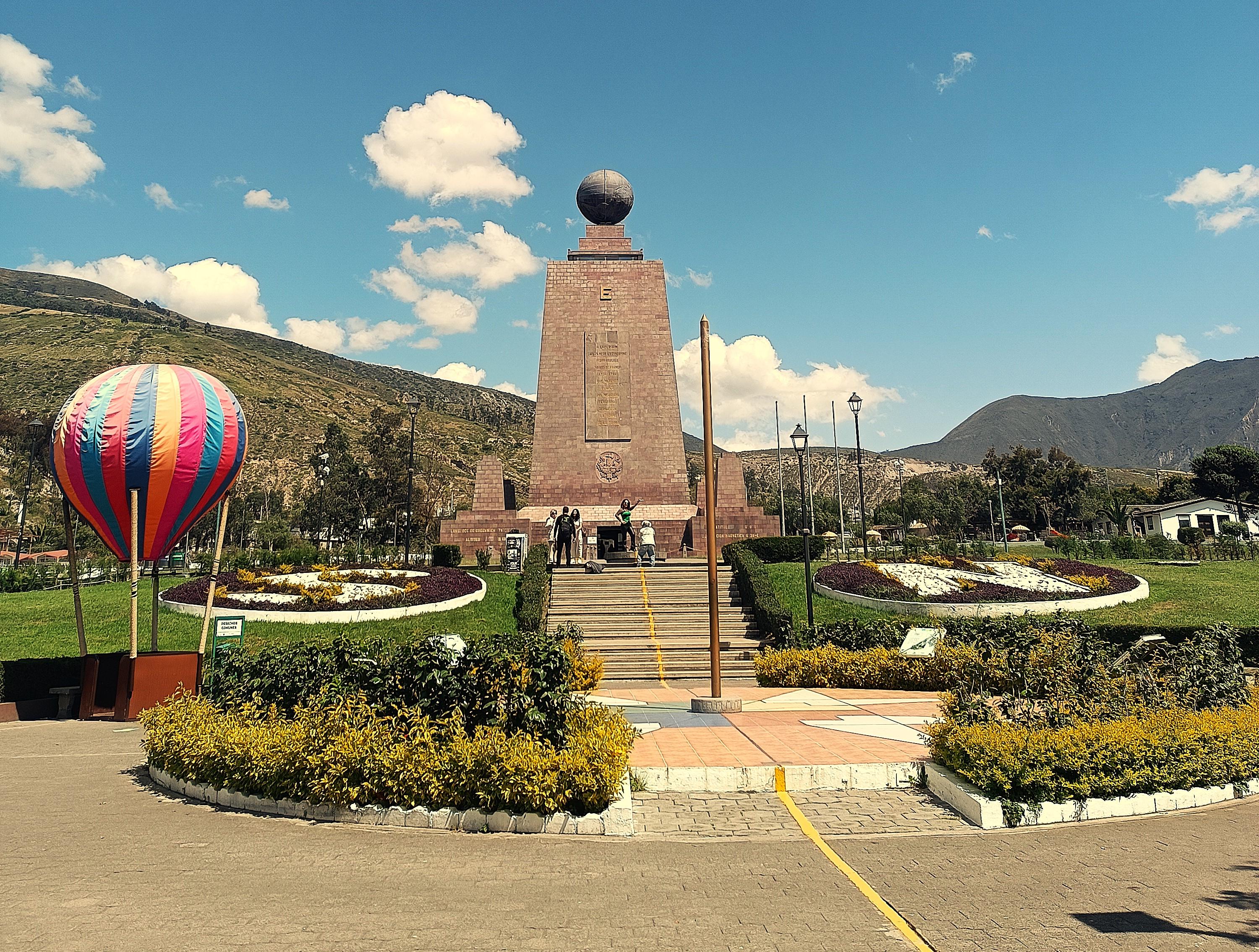 Private Middle of the World & Cable Car Experience