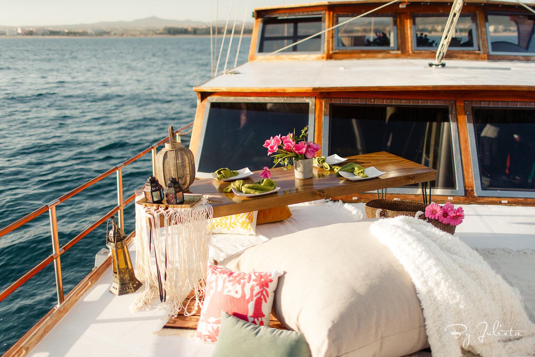 Cabo Sunset Yacht Dinner Cruise with Open Bar