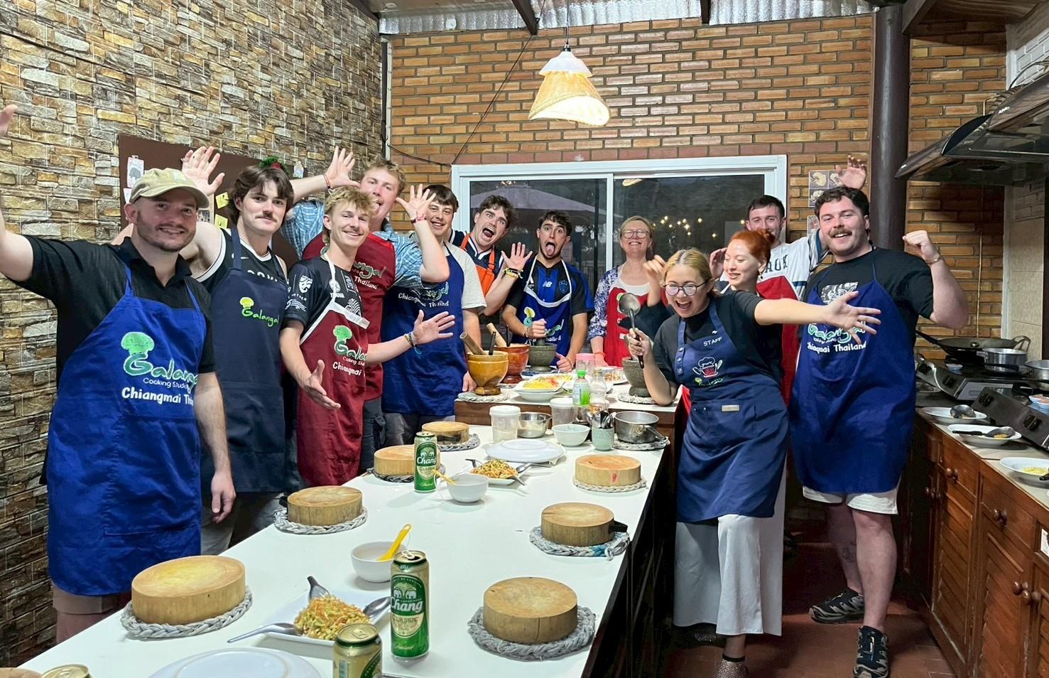 Chiang Mai: Evening Cooking Class and Local Market Visit