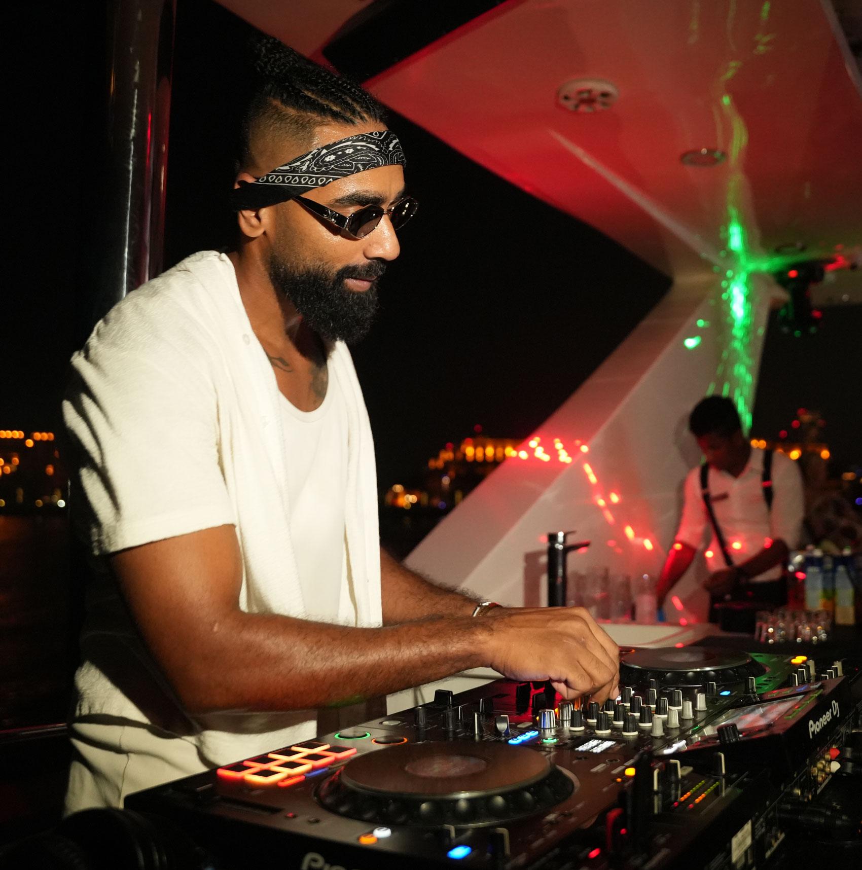 Dubai Luxury Superyacht Cruise with DJ, Swimming & Open Bar