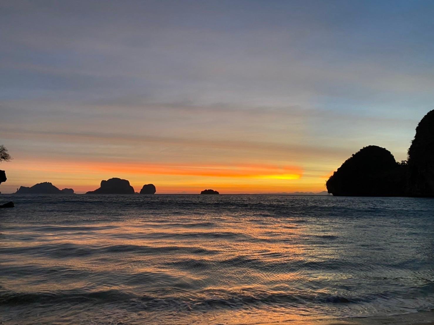 Krabi Hong Island Sunset & Bioluminescent Plankton Tour with BBQ Dinner