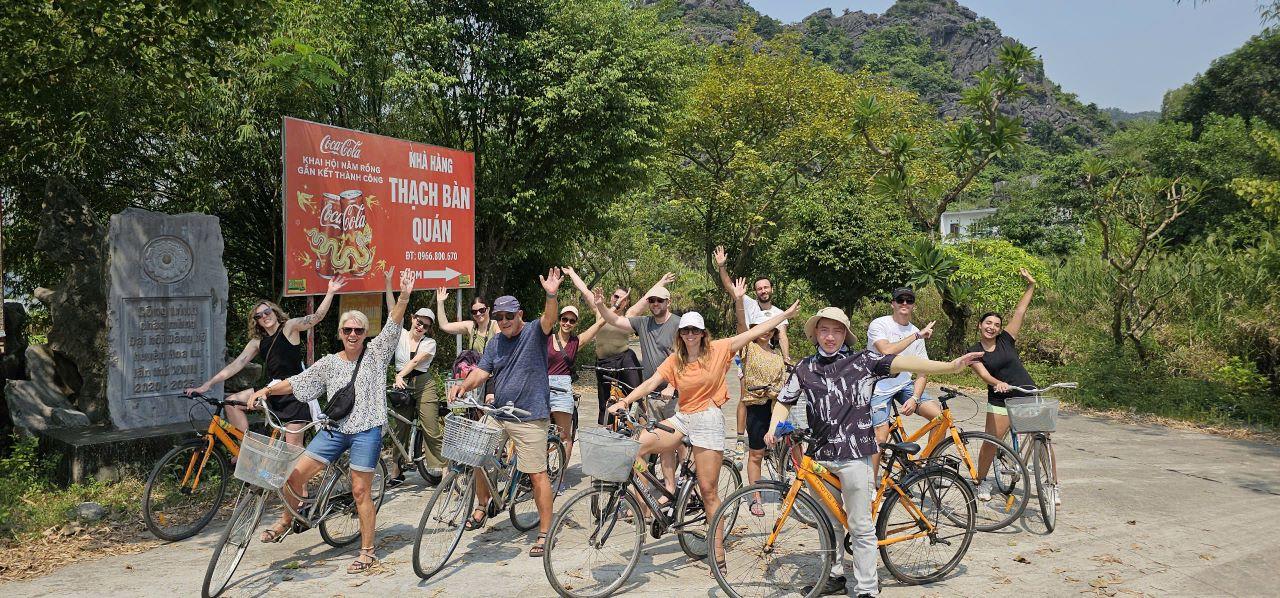 Hanoi to Ninh Binh: Hoa Lu, Trang An & Mua Cave Day Tour