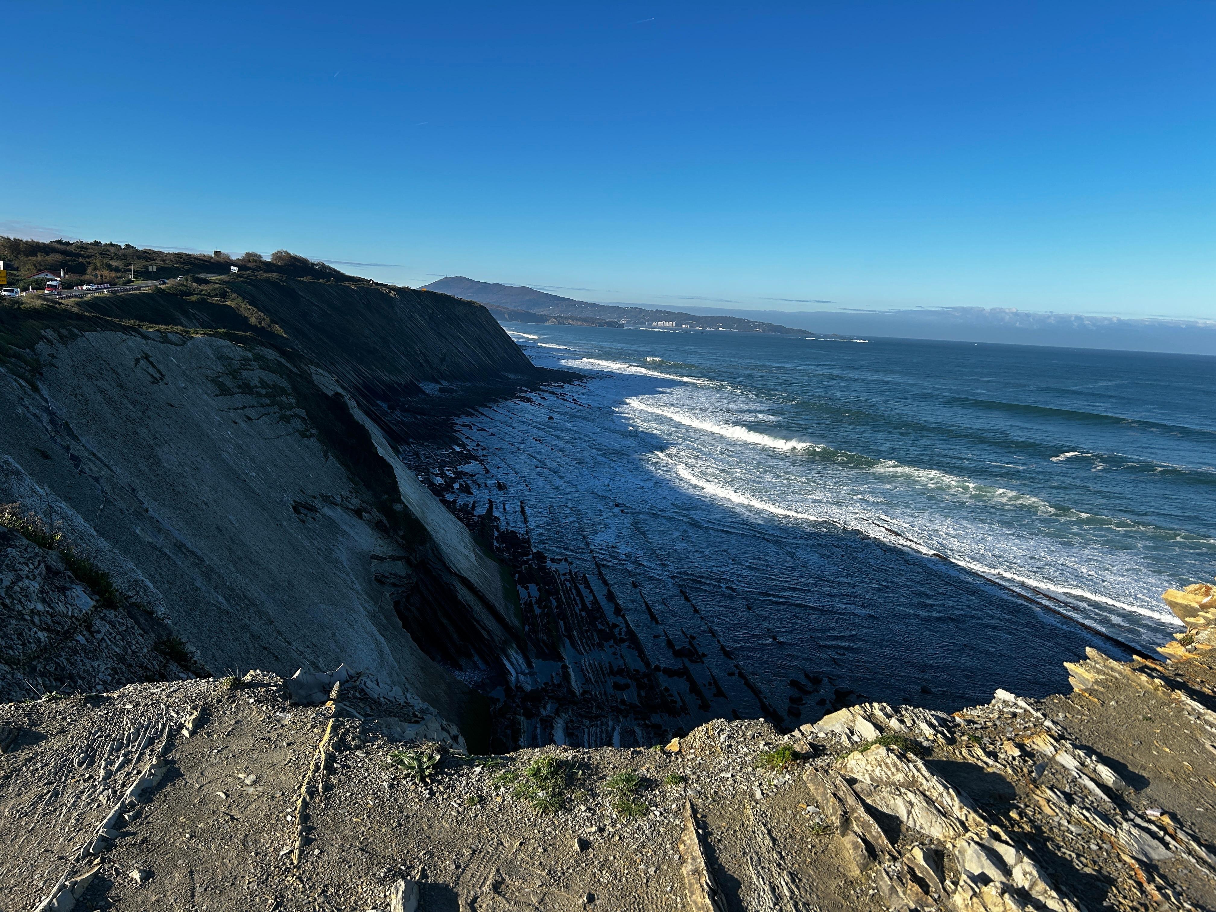 Customizable Transfer Between Bilbao and Biarritz with Sightseeing Stops