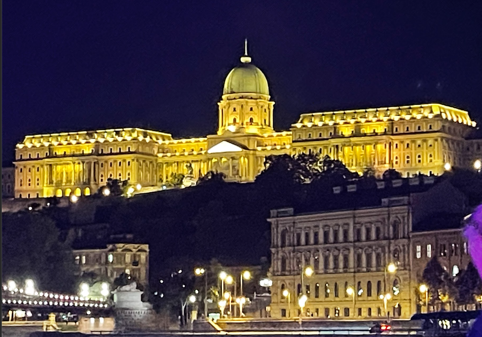 Budapest: GLOW Sightseeing Cruise with Welcome Drink