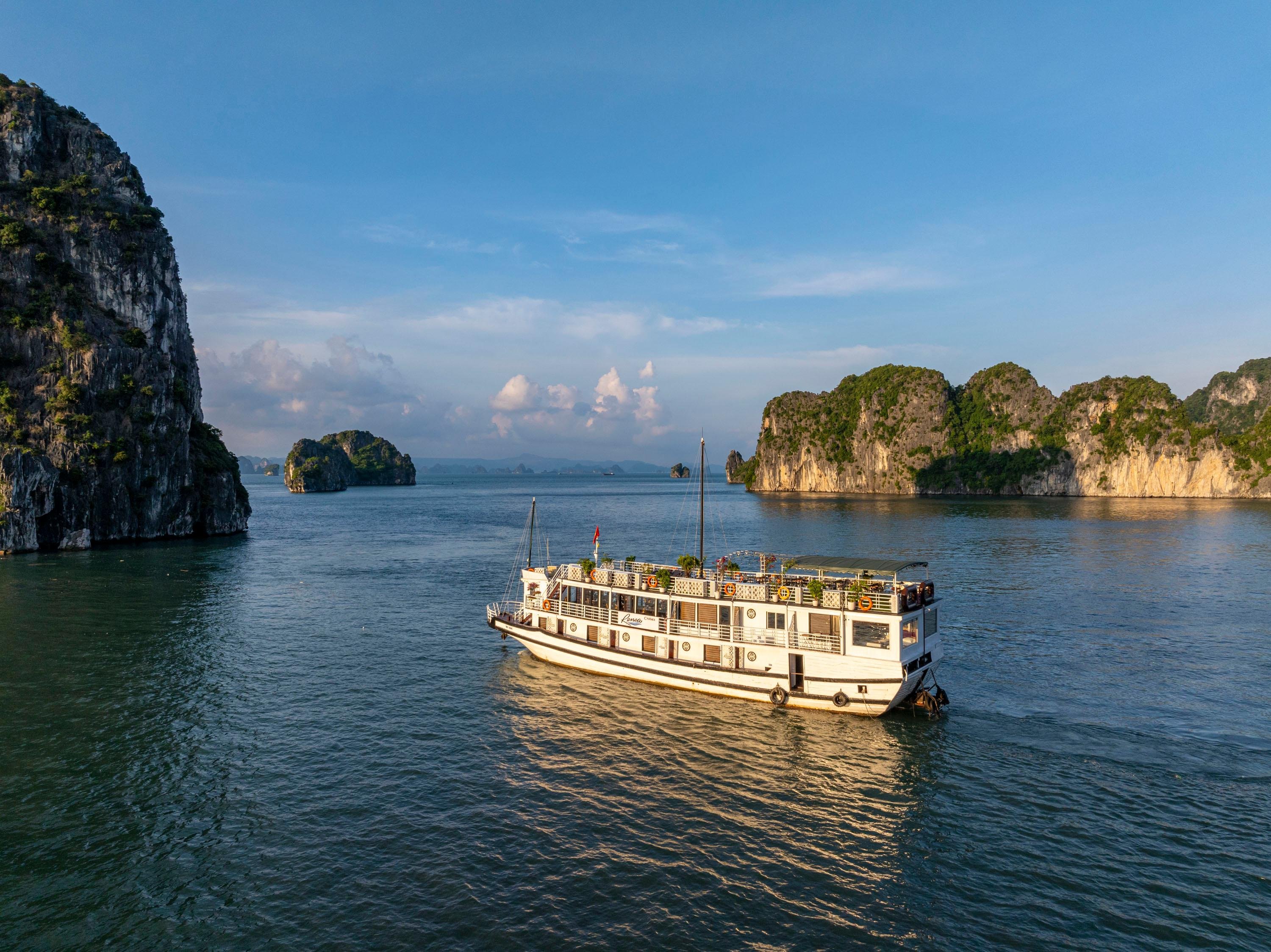 Hanoi: 3-Day Ha Long & Bai Tu Long Bay Cruise