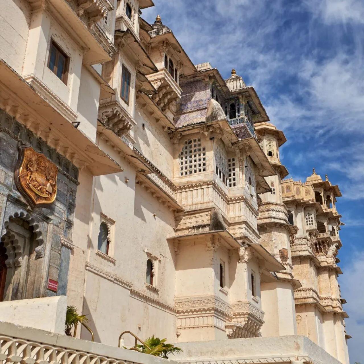 Udaipur Private City Tour: Palace, Boat Cruise & Cultural Evening