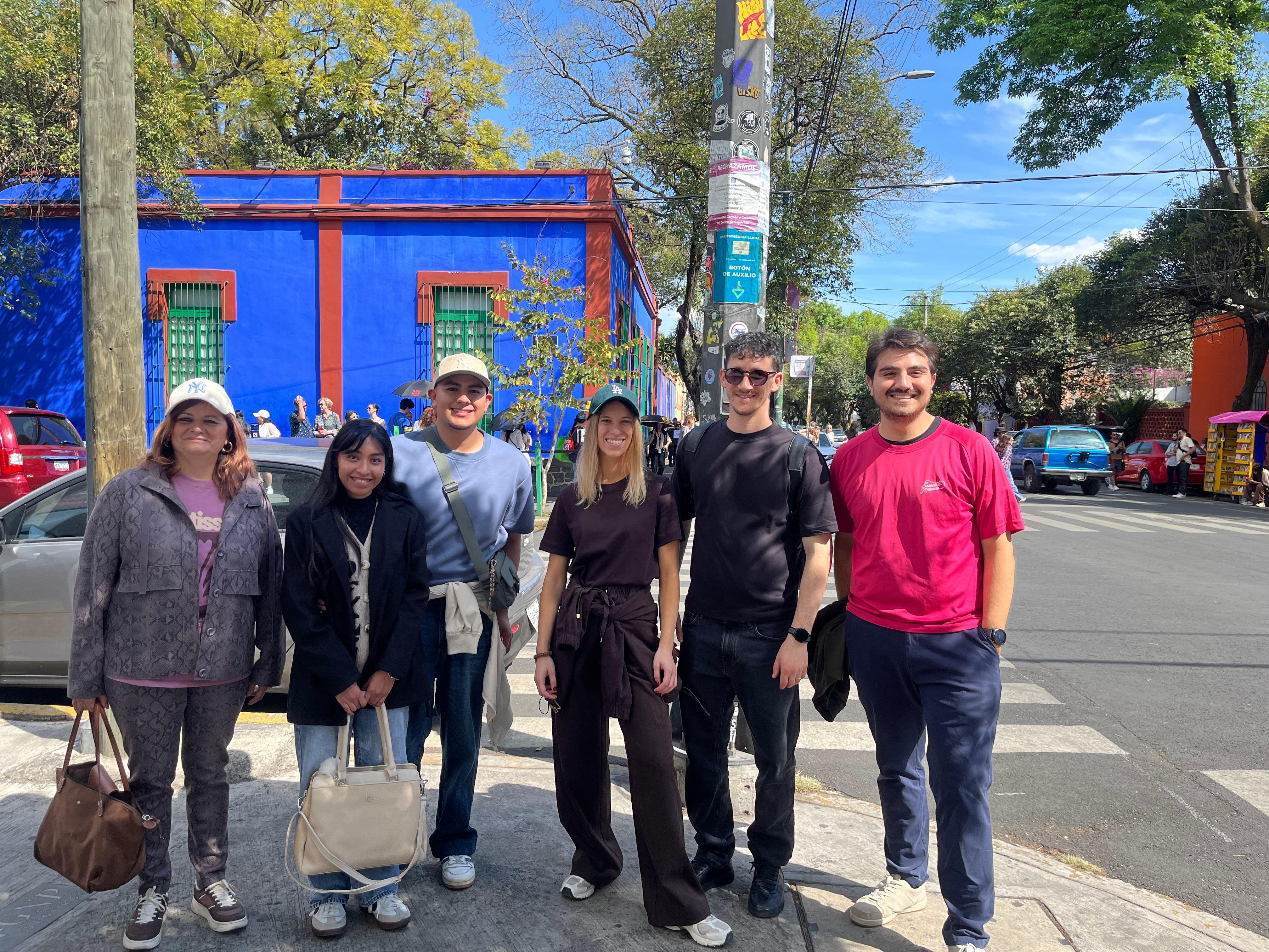 Coyoacán Walking Tour: Frida Kahlo, Art and History