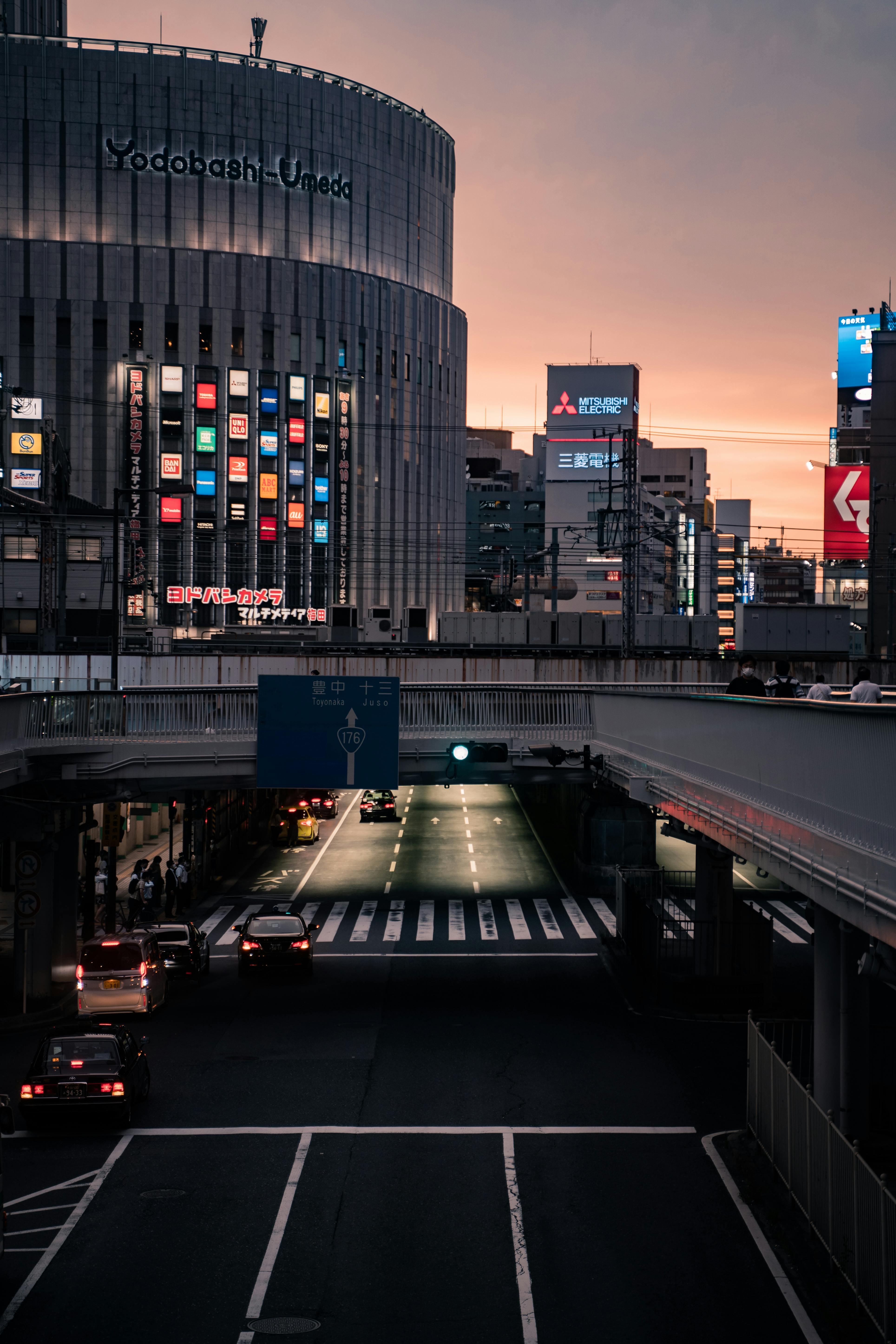 Osaka Custom Private Tour by Luxury Vehicle