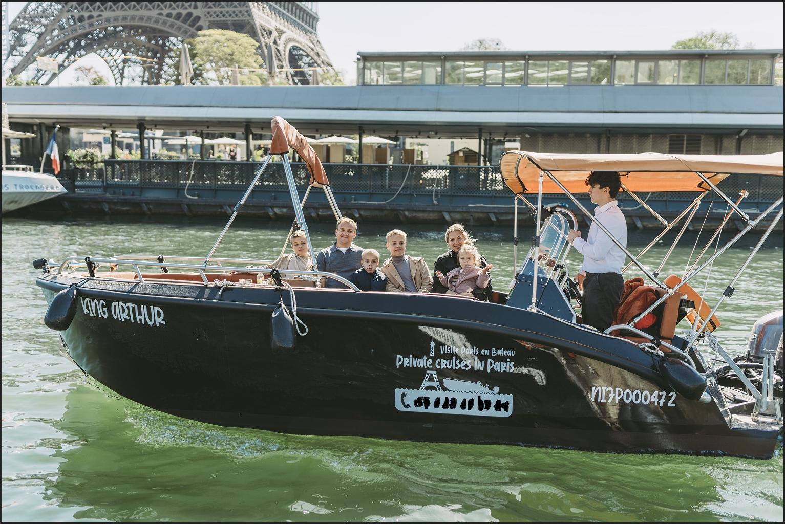 Private Seine Cruise with Champagne