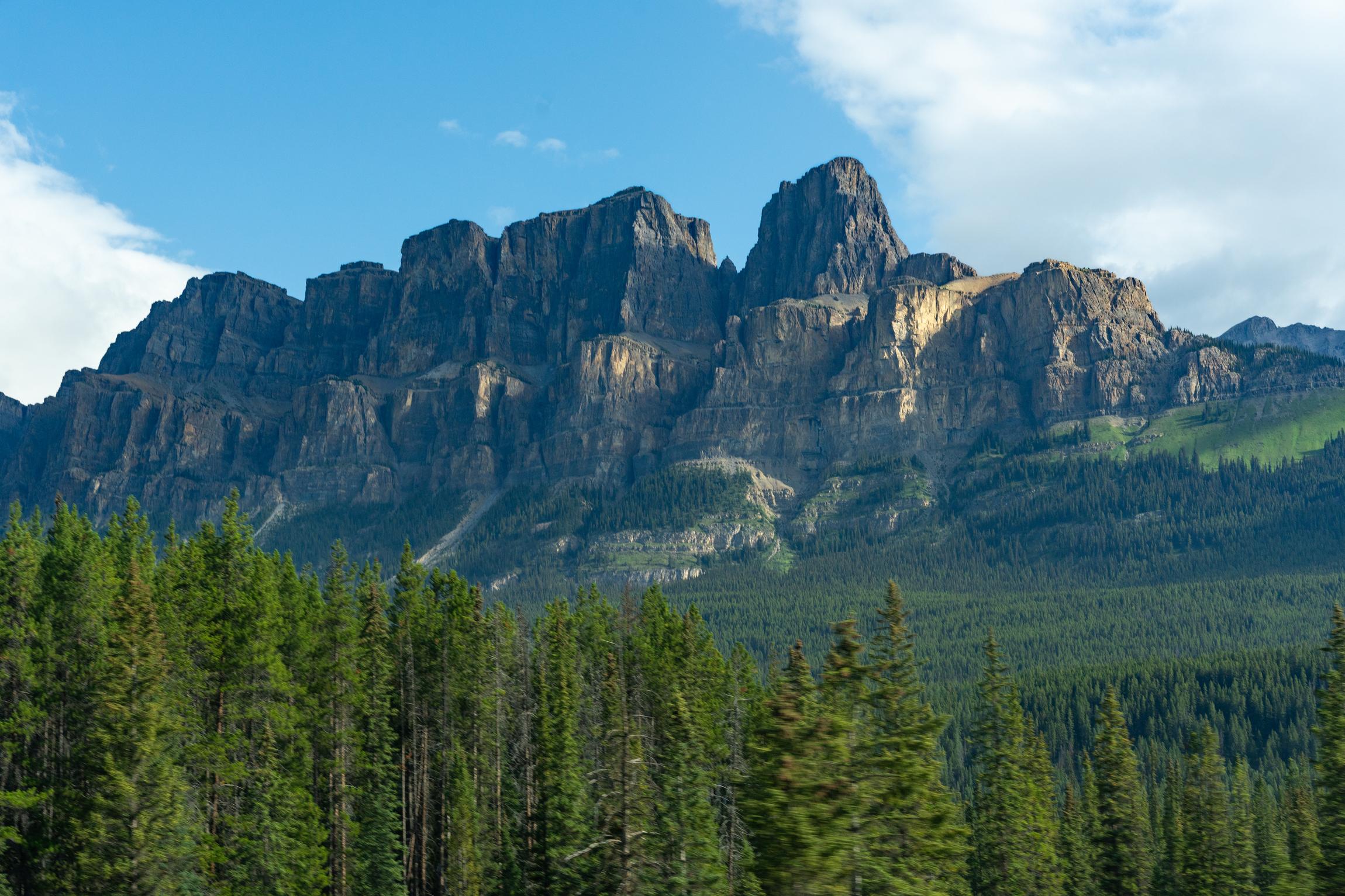 Lakes Moraine, Louise, Emerald, Johnston Canyon & Yoho Tour