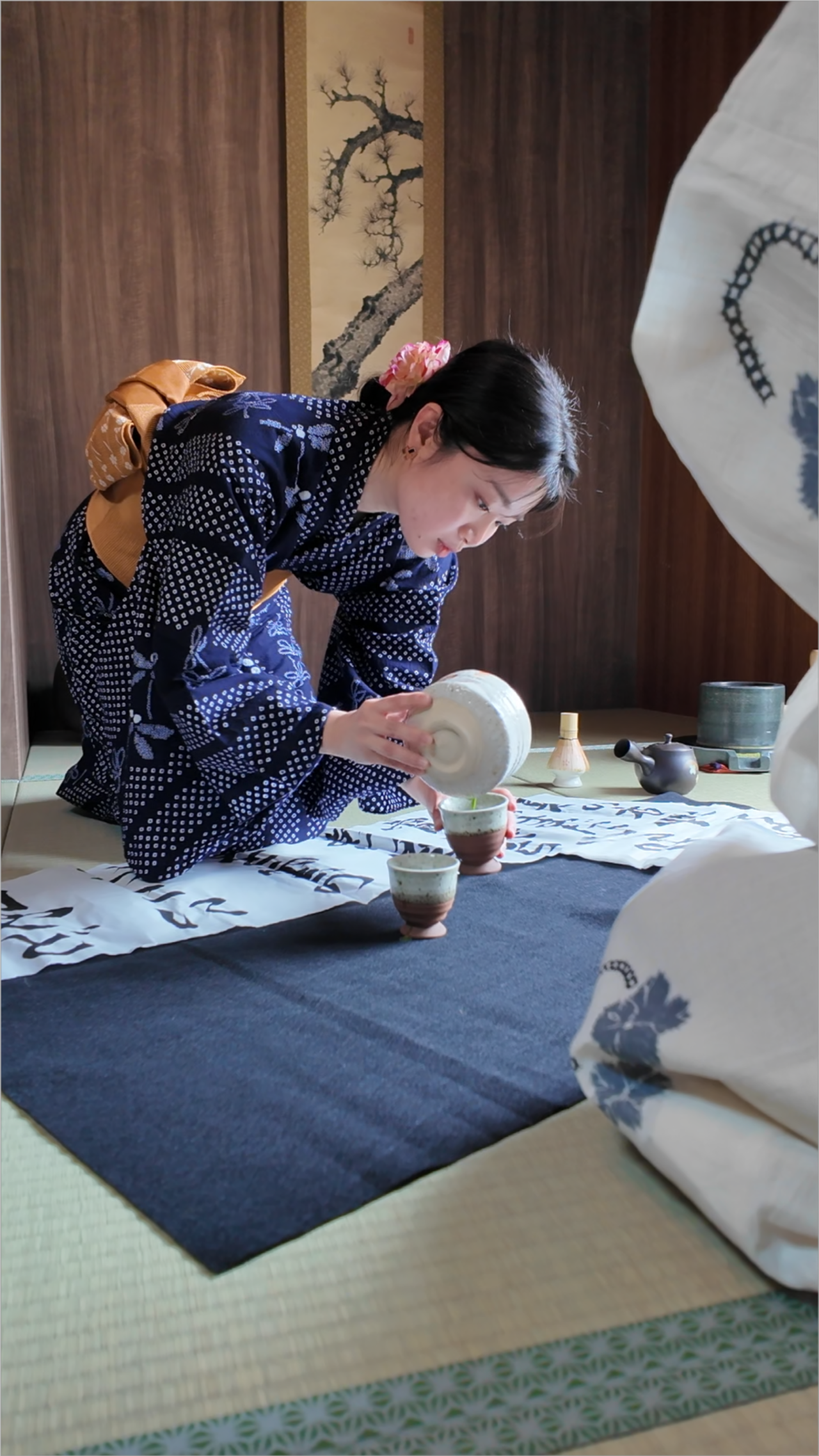 Privat upplevelse i Machiya i Kyoto: Tebjudning, kalligrafi & kimono